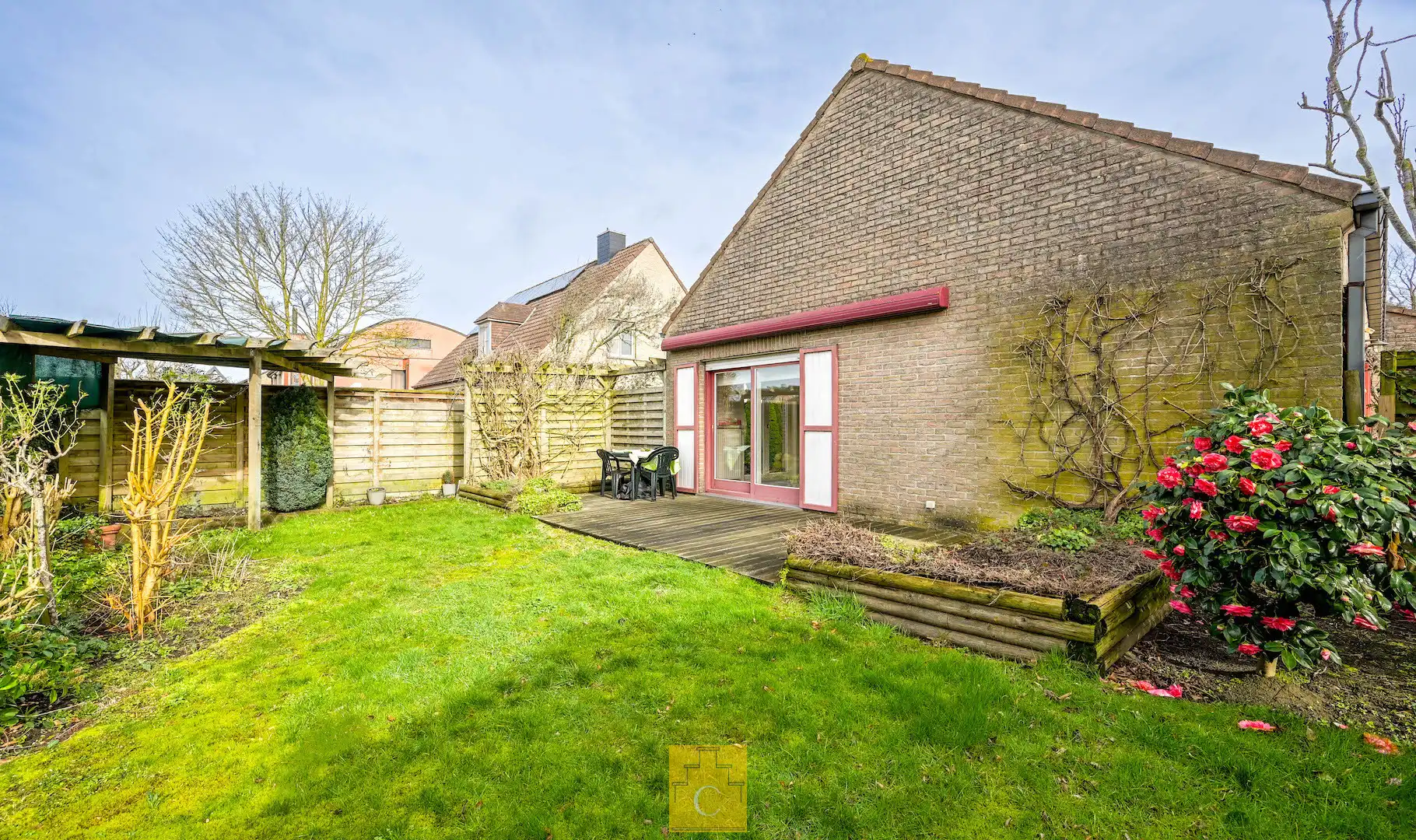 Verzorgde woning met zongerichte tuin op gegeerde locatie te Sint-Michiels foto 12