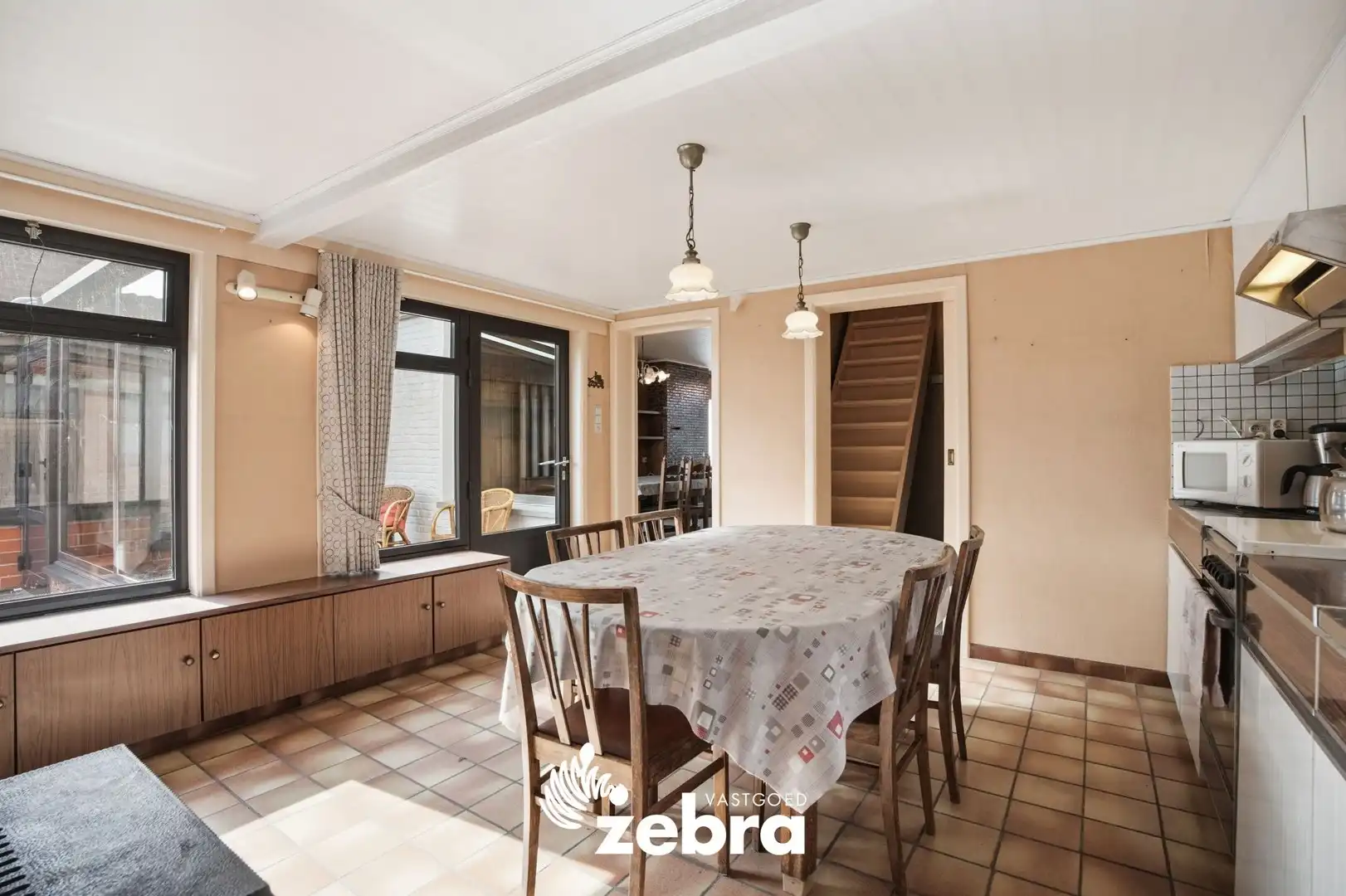 Te renoveren woning met garage op ruim perceel te Pittem! foto 7