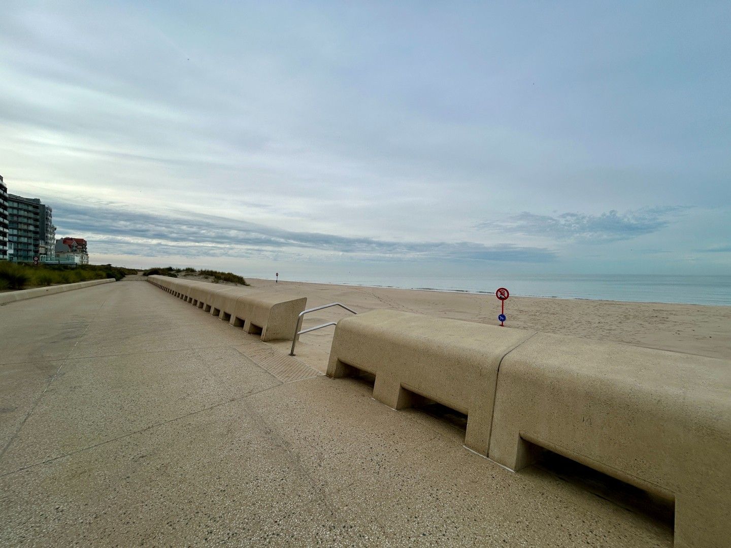 Instapklaar 1-slaapkamer appartement vlakbij de zeedijk van Westende! foto 6