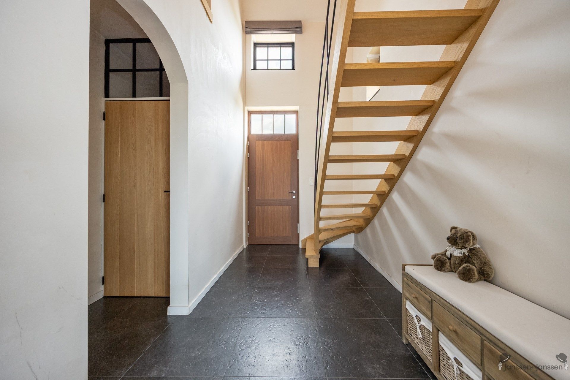 Recente woning met 3 slaapkamers op 482 m² foto 2