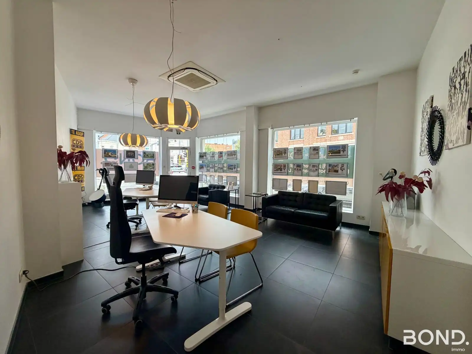 Handelsgelijkvloers te huur op toplocatie!  foto 4