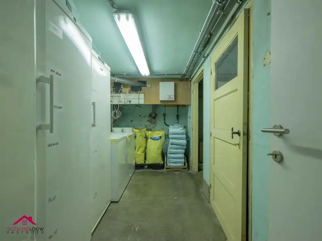 Instapklare woning met handelsruimte in gesloten bebouwing foto 41