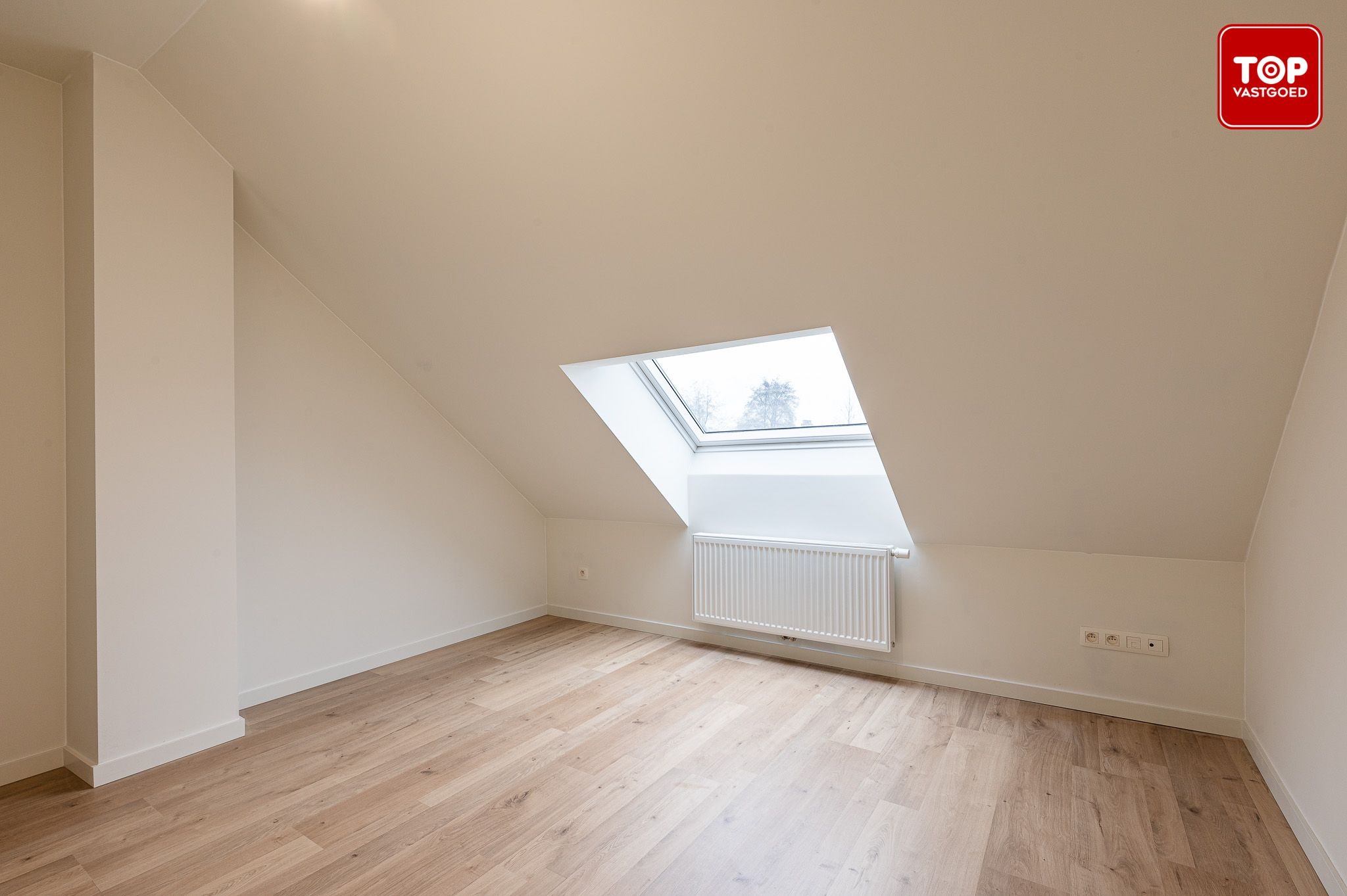Totaal gerenoveerde woning (2024) met tuin en garage.  foto 24