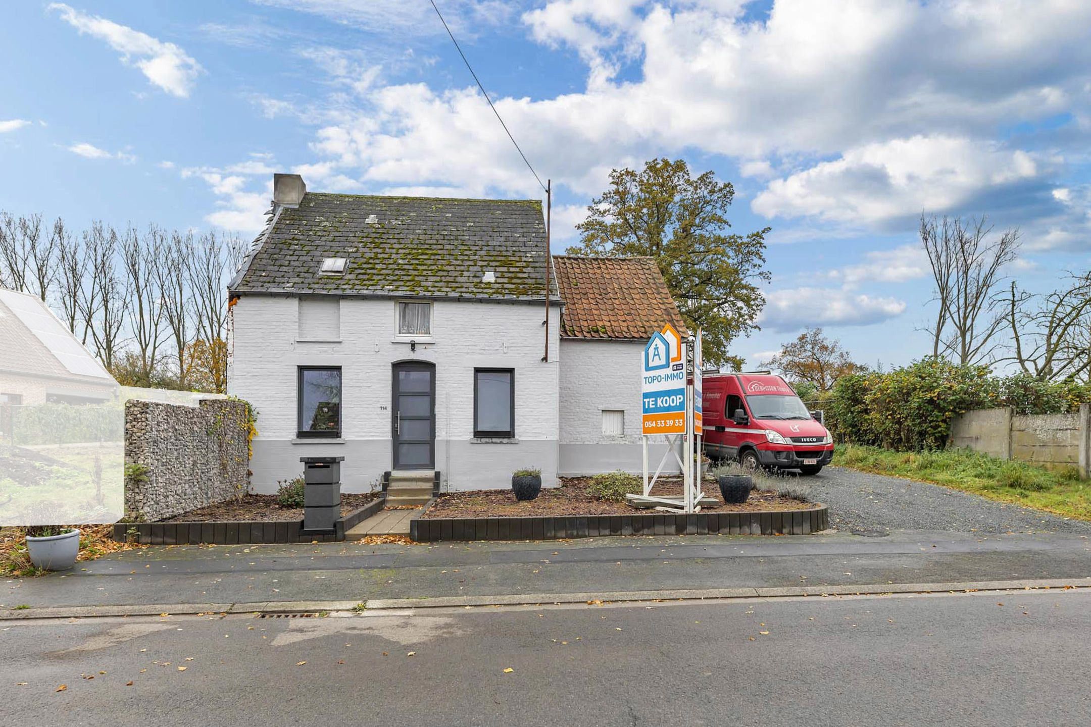 Hoofdfoto van de publicatie: Projectgrond of totale renovatie met idyllisch uitzicht