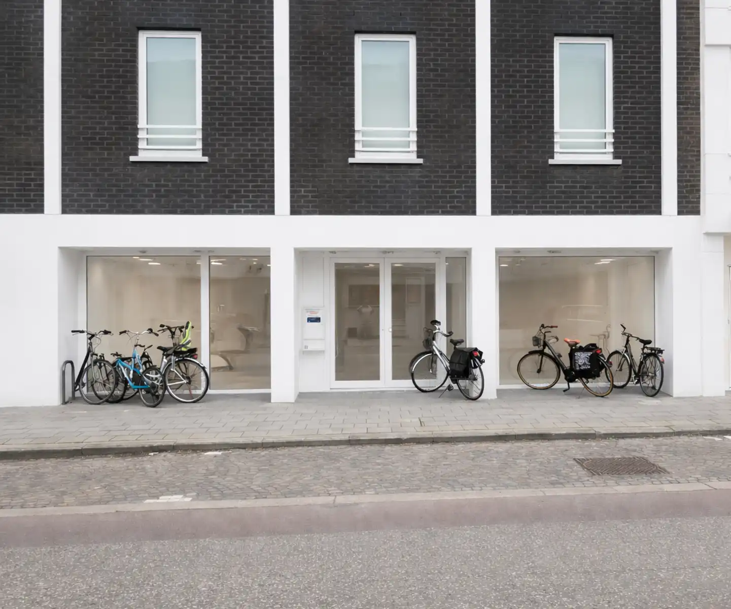 Kantoorruimte van 100 m² in het hart van Geel. foto {{pictureIndex}}