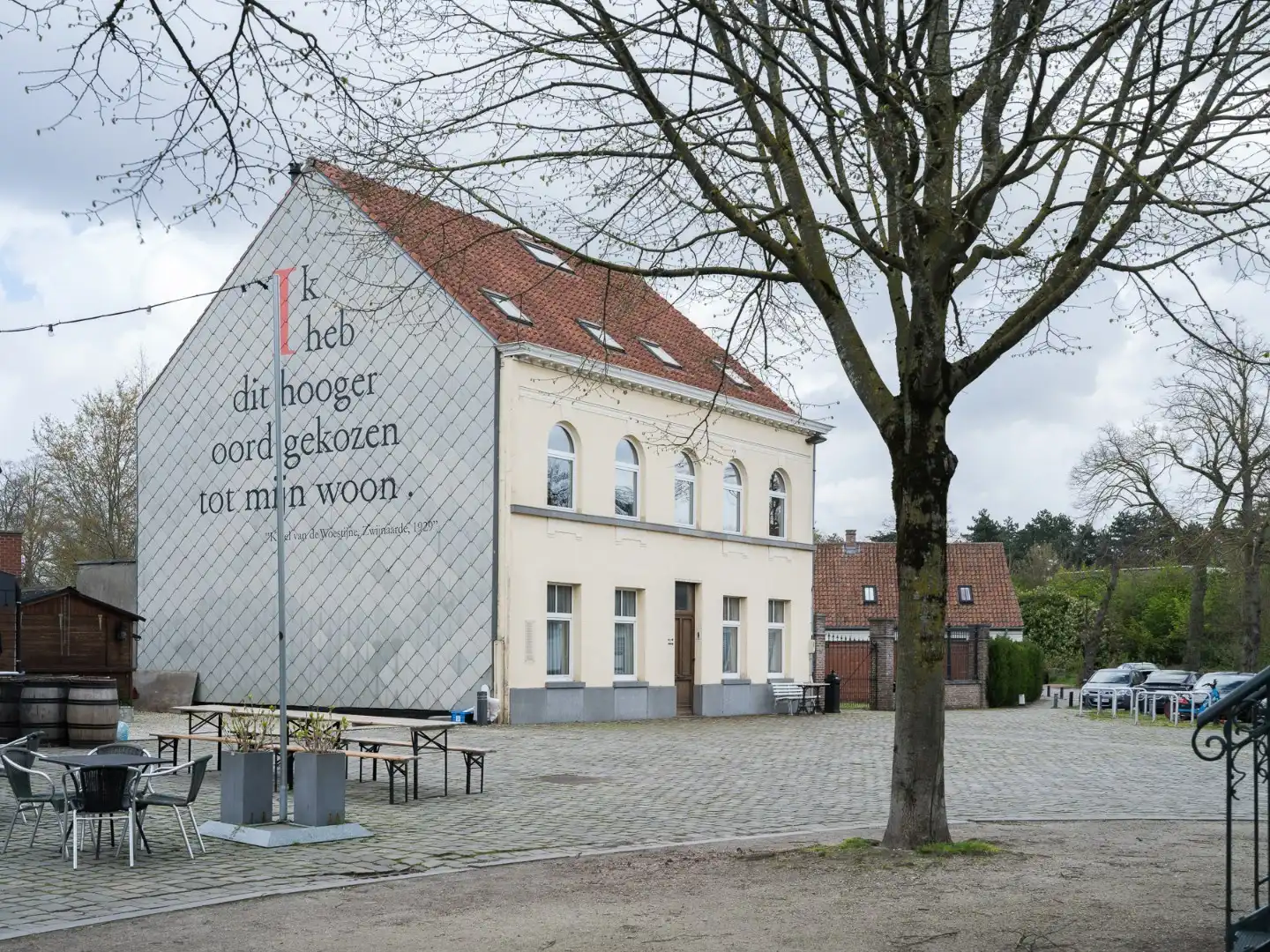 Karaktervolle burgerwoning met stadstuin op het dorpsplein foto 2
