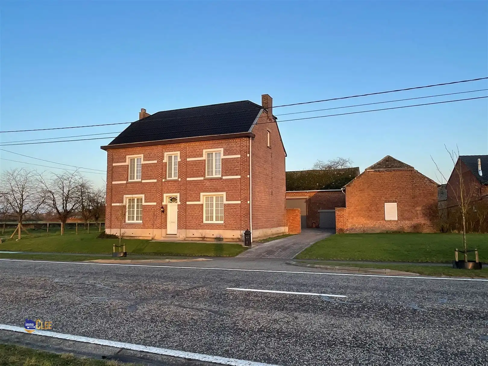 Hoofdfoto van de publicatie: Prachtige vierkantshoeve gelegen in het landelijke Geetbets. 