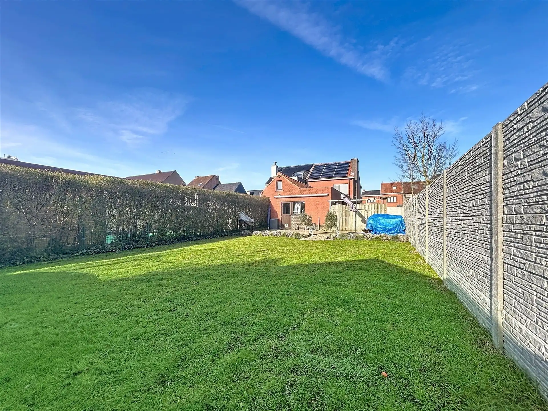 Instapklare gezinswoning  met 4 slk en garage op  perceel van 433m² foto 4