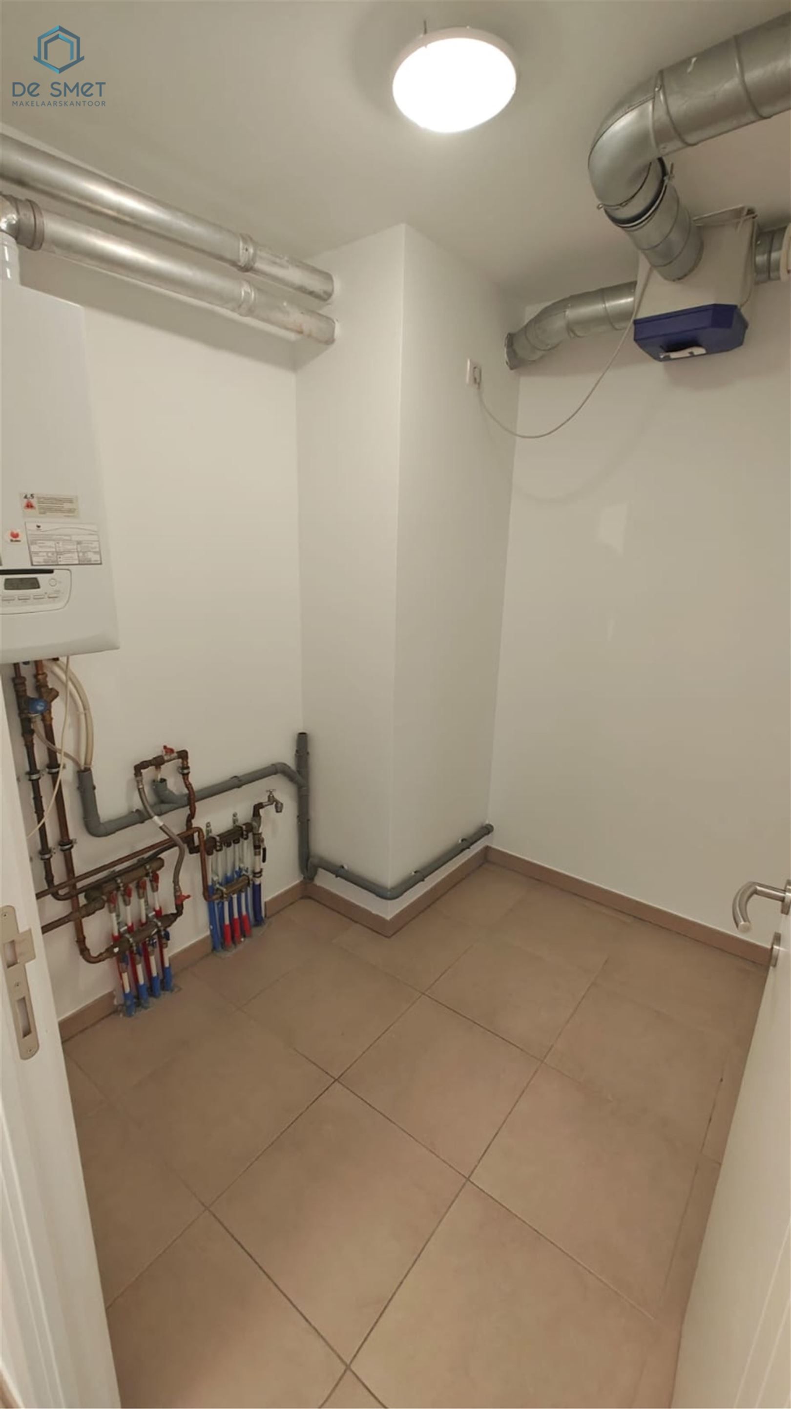 Nieuw te koop in Halle Instapklaar 1-slaapkamerappartement met ruime garagebox! foto 9