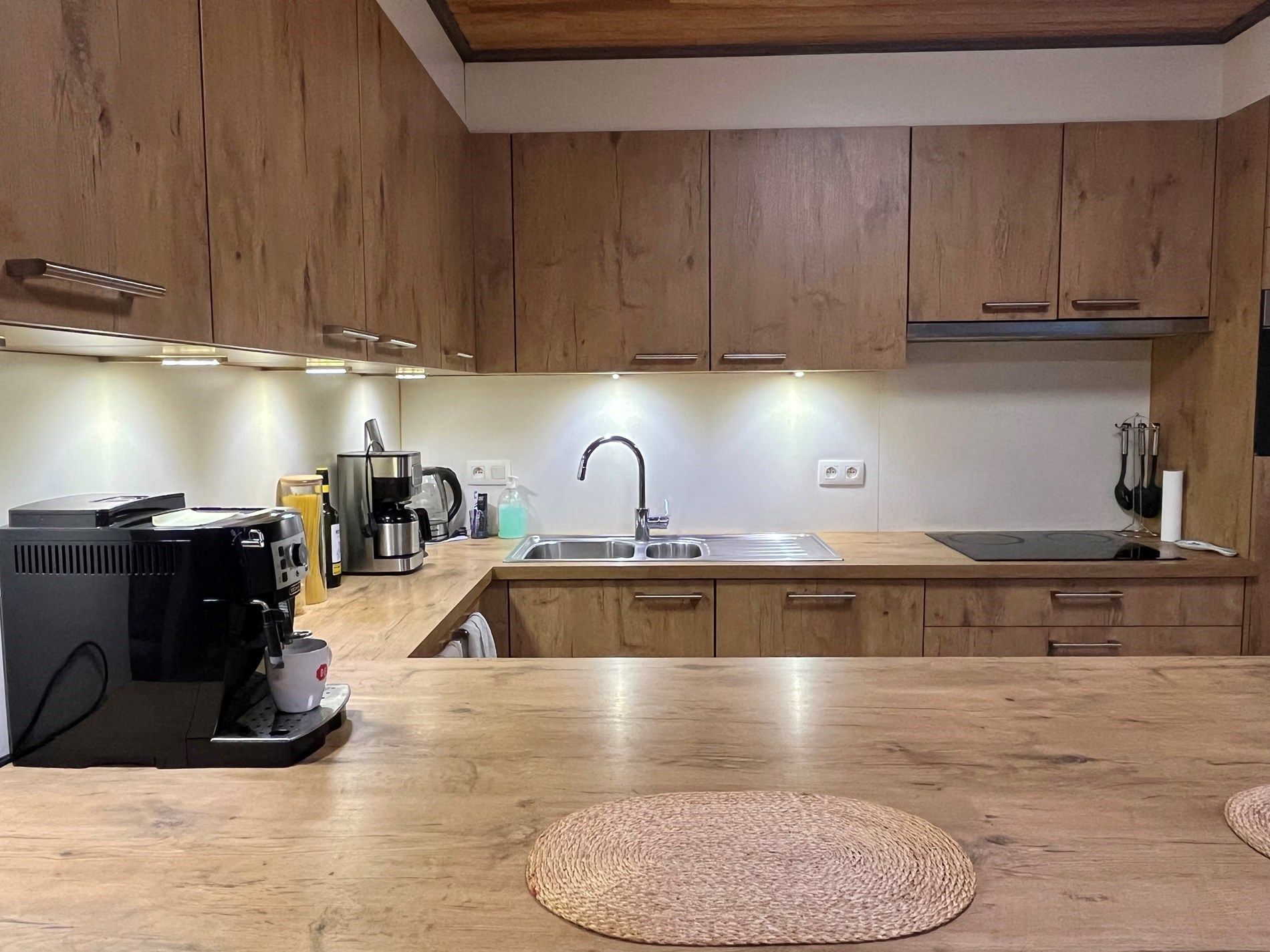 Gezellige woning te koop in Oostrozebeke! foto 8