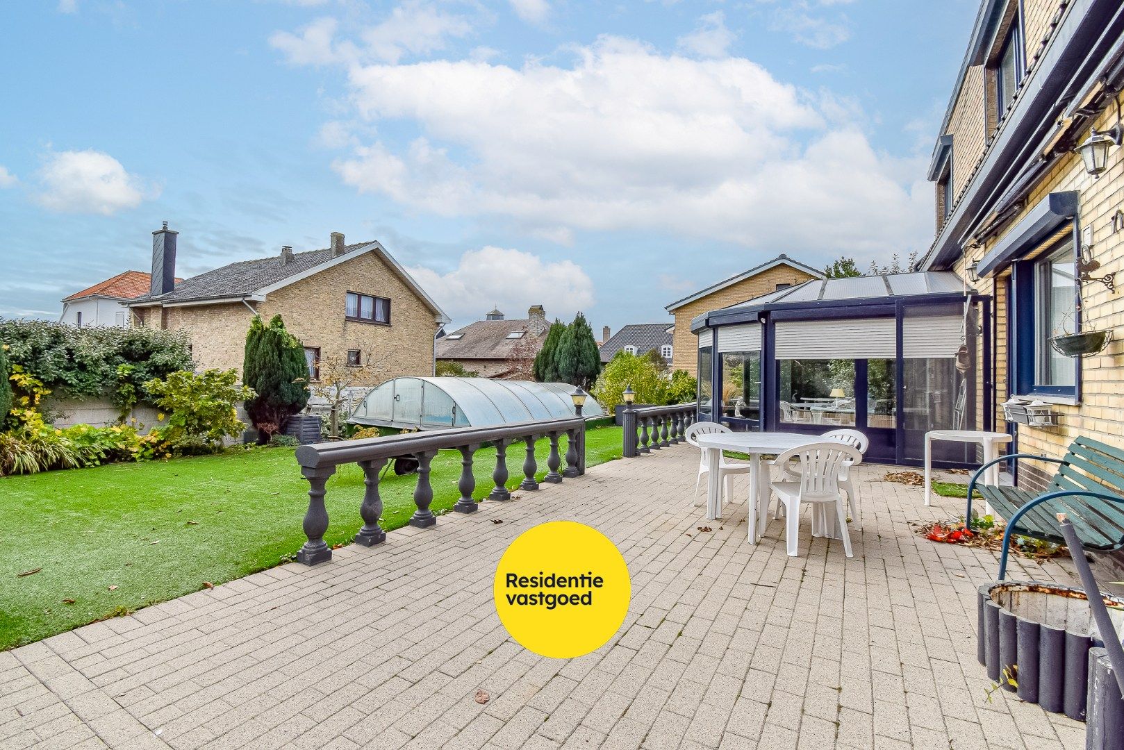 Ruim te renoveren villa op rustige ligging foto 10