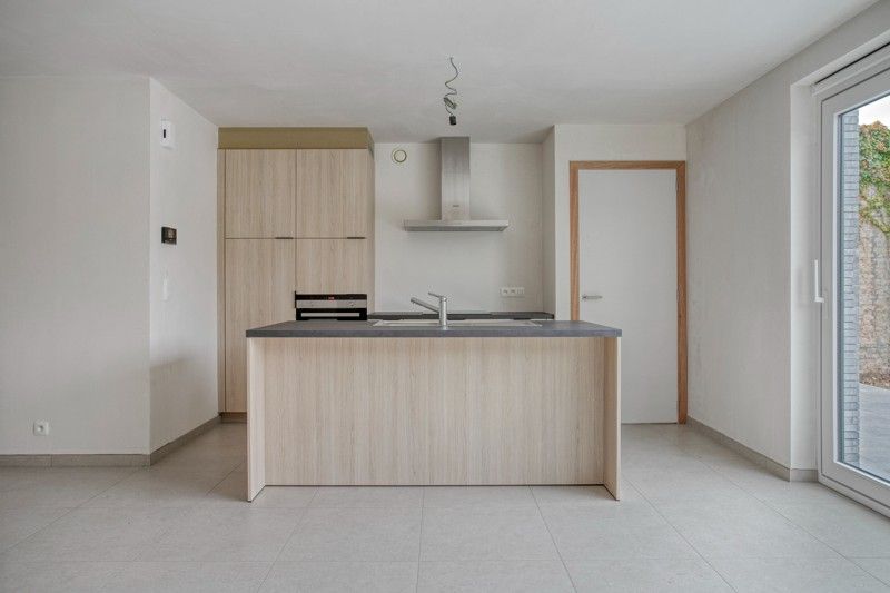 Prachtige, verrassend ruime nieuwbouwwoning met 3 slaapkamers én inpandige garage te koop in Dentergem! foto 7