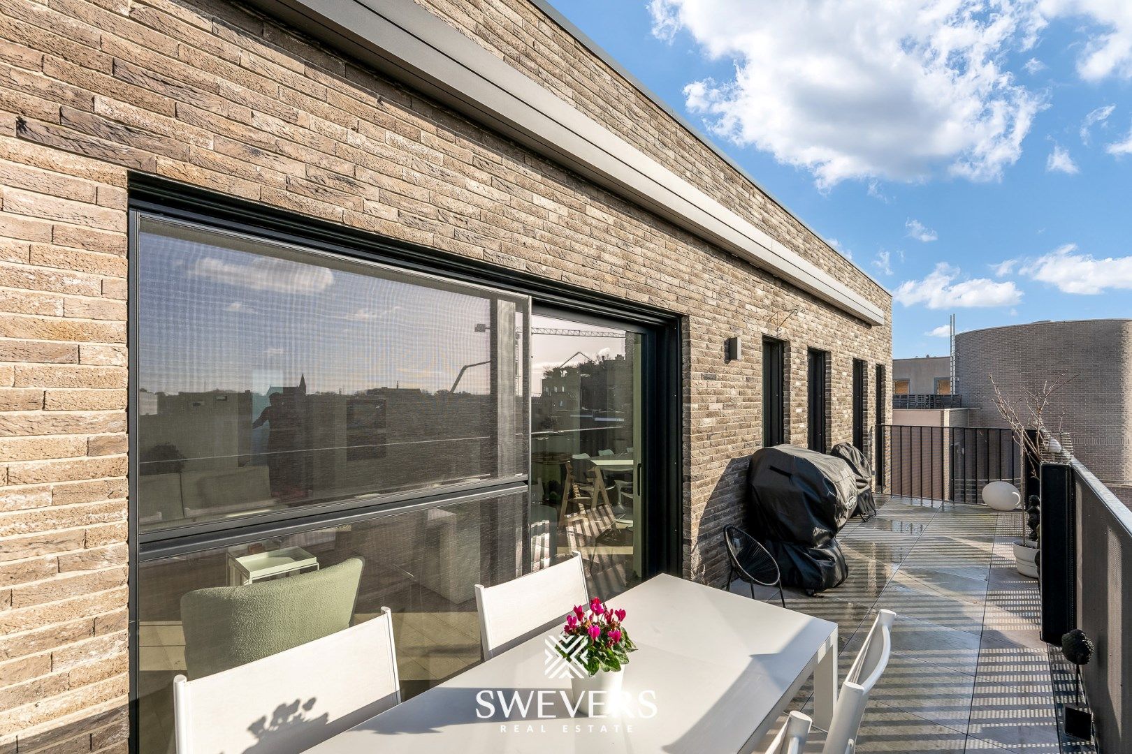 Exclusief penthouse met luxe afwerking en ruim ZW-terras in Hasselt centrum foto 21