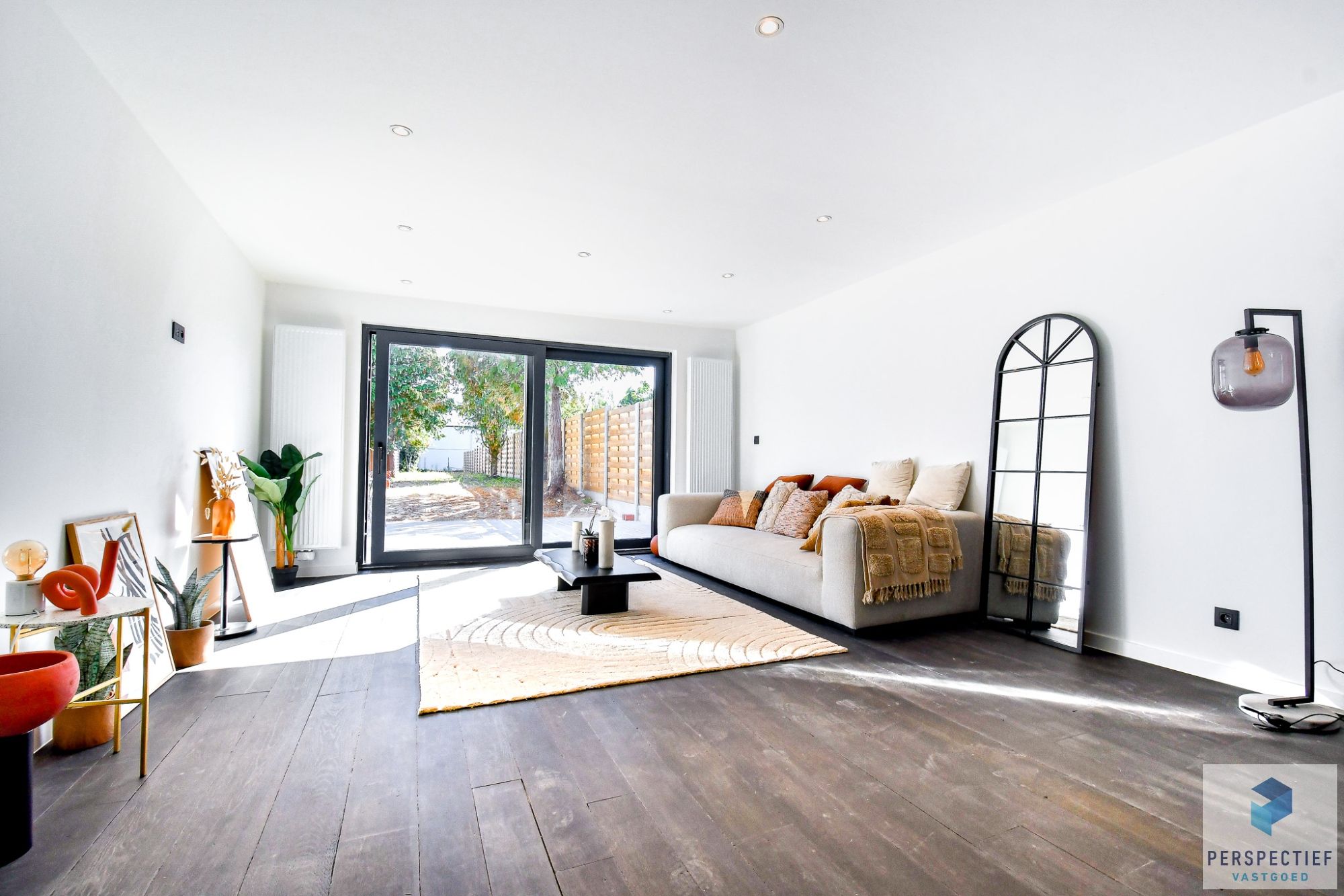Stijlvol gerenoveerde woning met tuin op toplocatie foto 4