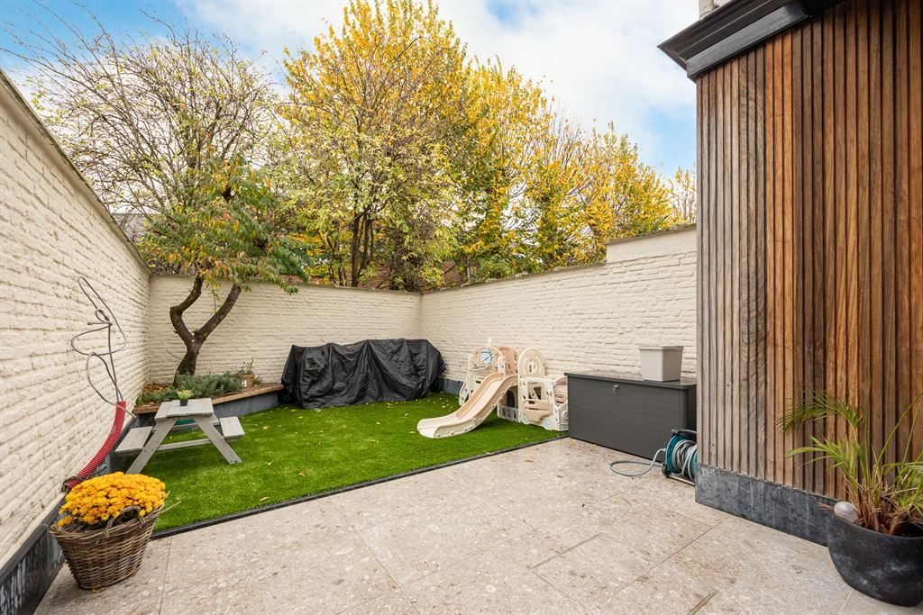 Gerenoveerde woning met zonnige tuin op toplocatie foto 8