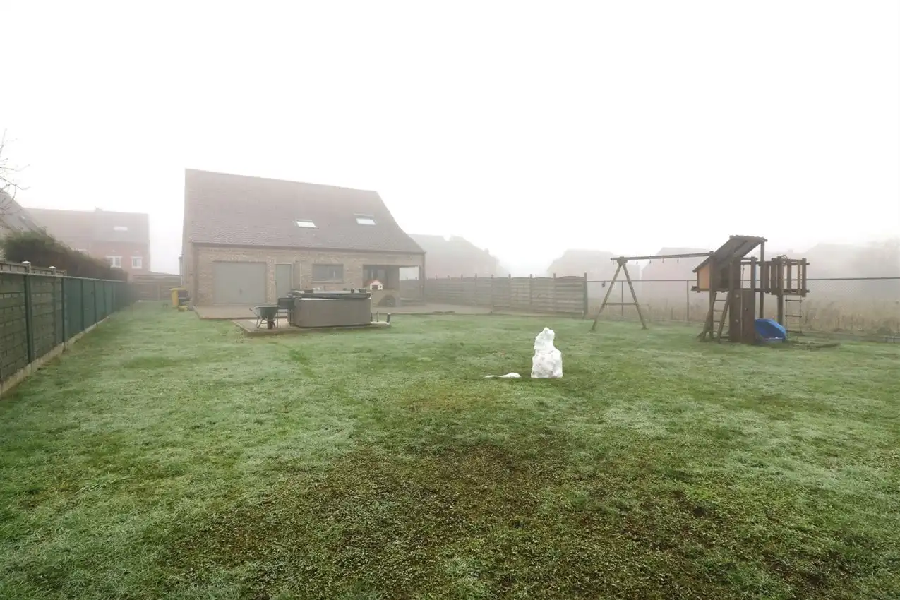 Villawoning met tuin op een goede locatie foto 2