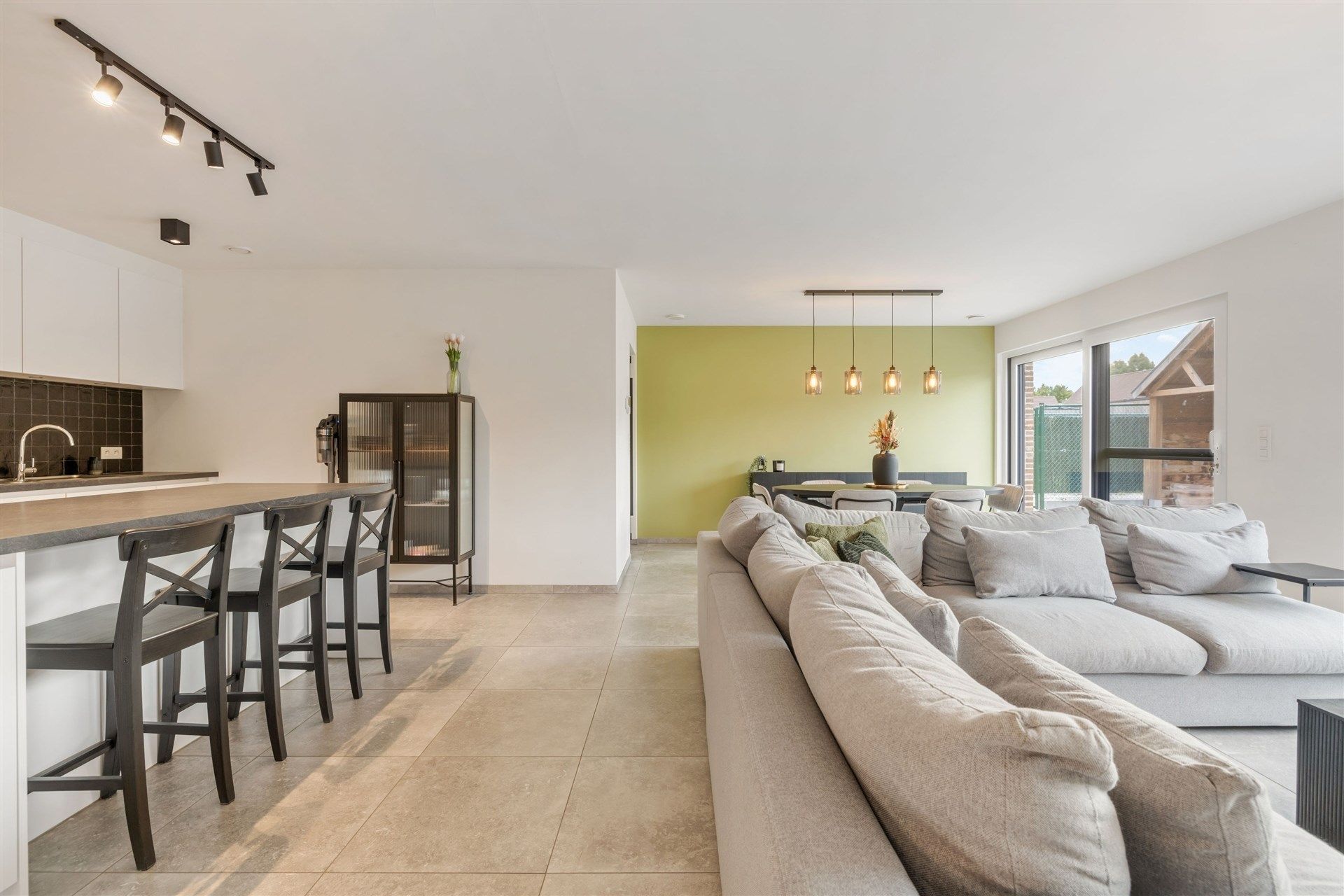 Uitstekend gelegen gelijkvloersappartement met 2 slaapkamers, zonnige tuin en garage (108m²) foto 5