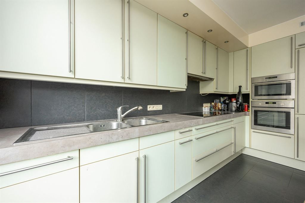 Ruim dakappartement met 2 grote terrassen foto 7