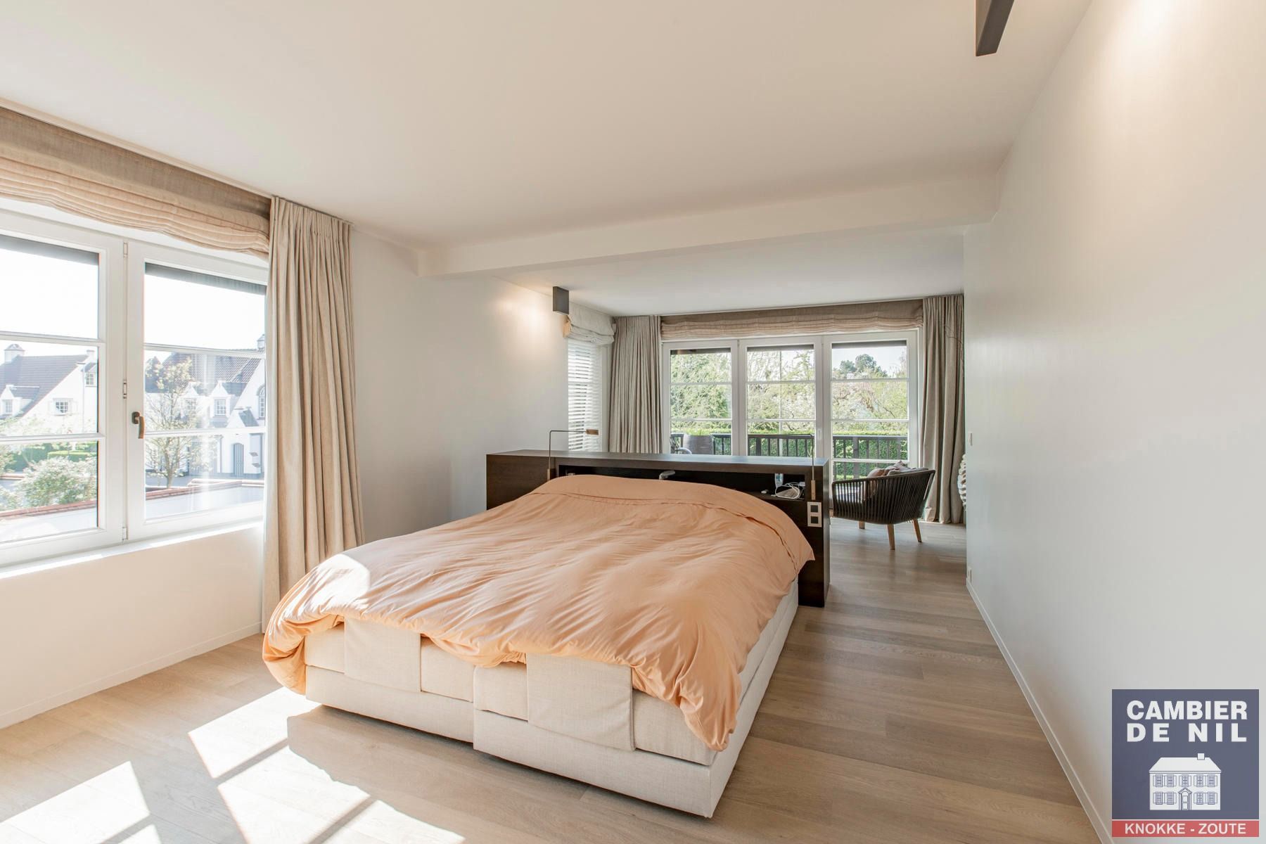 Recente en uitzonderlijk afgewerkte villa foto 19