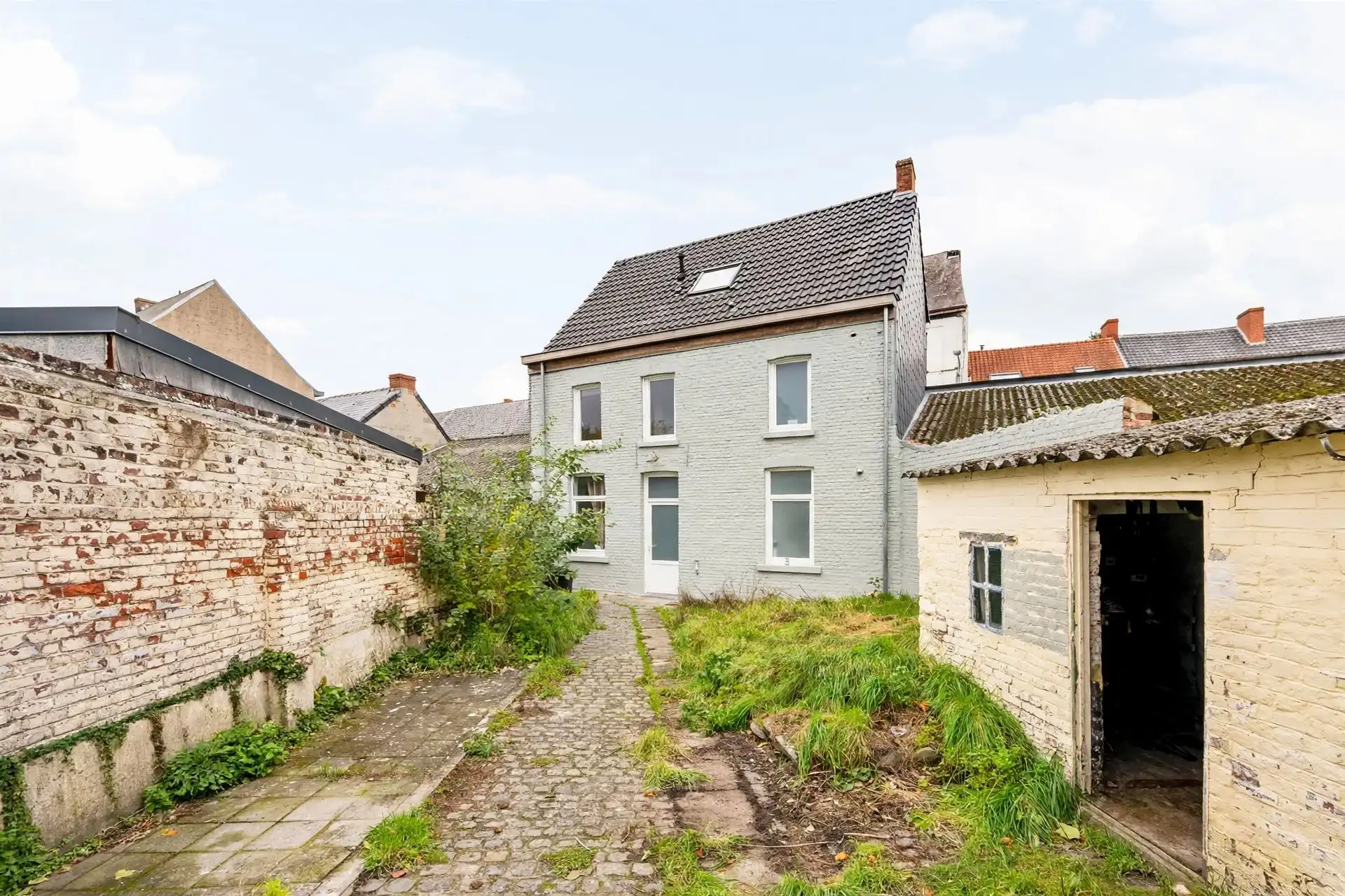  Ruime gezinswoning met 5 slaapkamers en grote tuin! foto 4