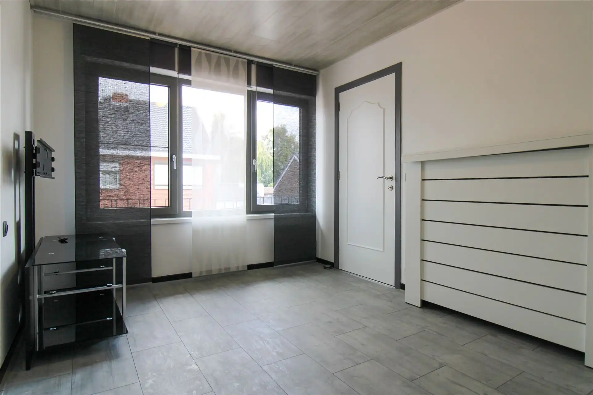 Instapklare gezinswoning met apart bijgebouw met eigen voorzieningen, 4 slaapkamers en inpandige garage op ruim perceel in hartje Maasmechelen! foto 12