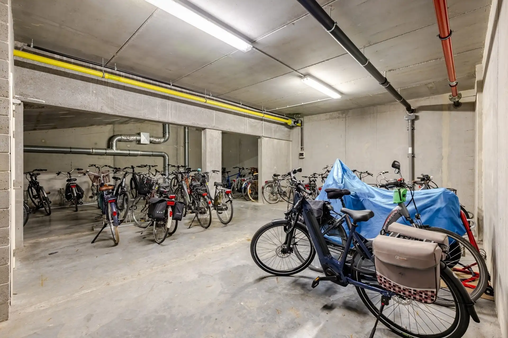 Lichtrijk duplexappartement met 2 SLPK, 2 badkamers & garage foto 23