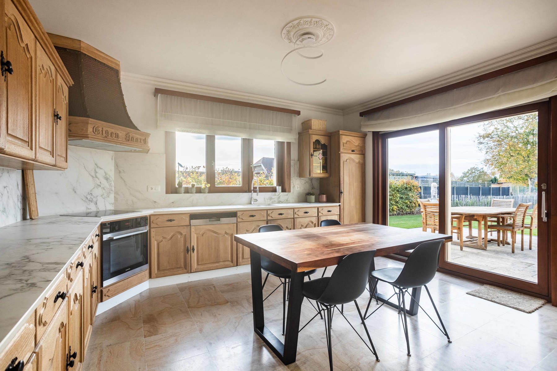 Instapklare bungalow met 3 slaapkamers en ruime tuin. foto 10