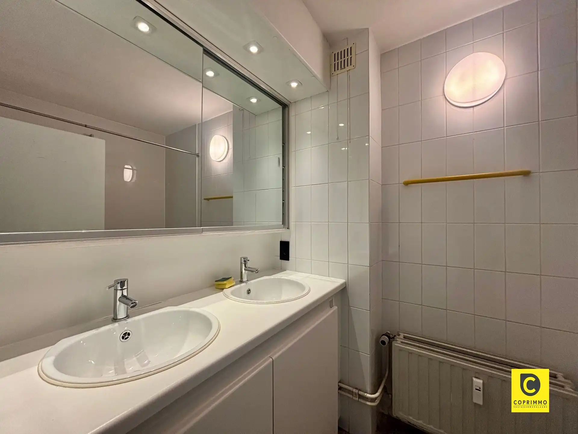 Instapklaar 3 slaapkamer appartement met zonnig terras, kelder en fietsenberging foto 14