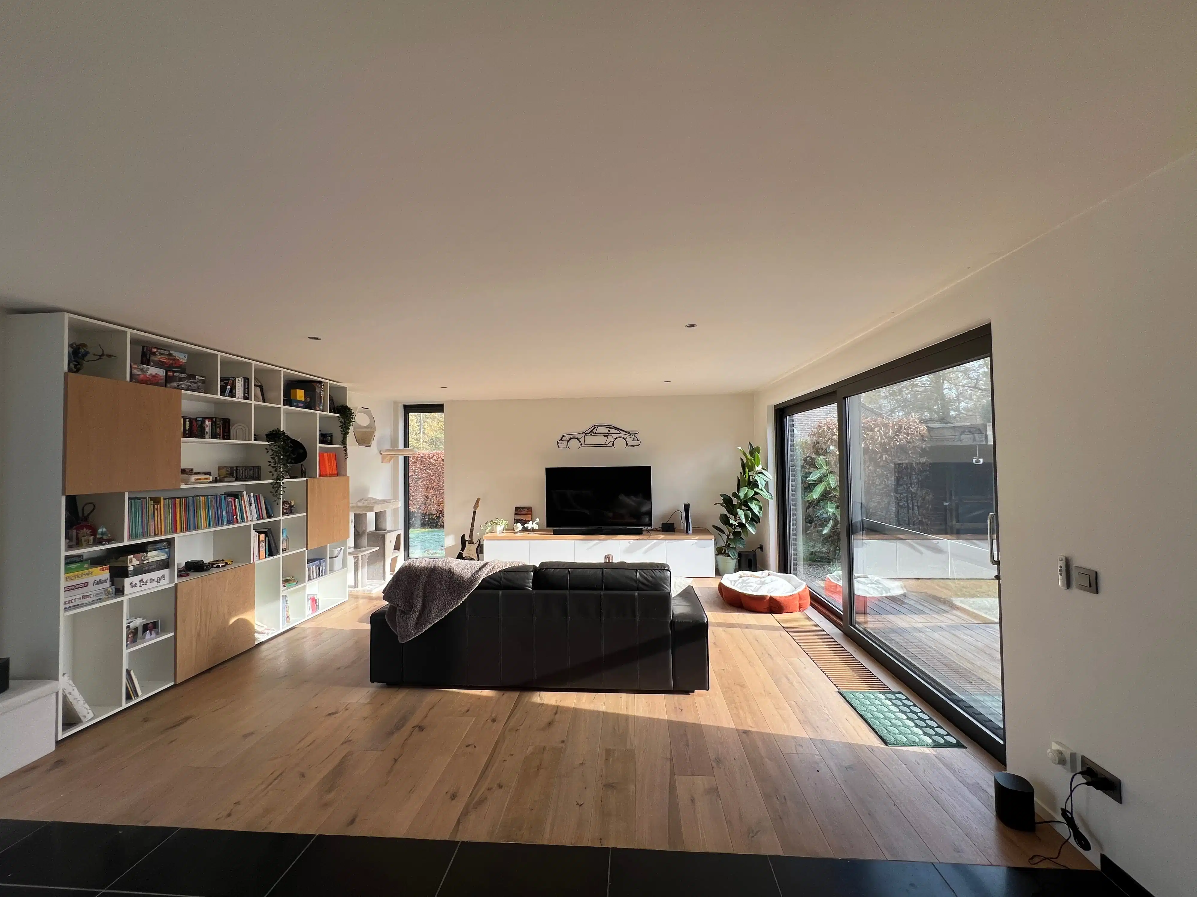 Instapklare, volledig gerenoveerde droomwoning met 3 slaapkamers, inpandige garage en prachtig aangelegde tuin foto 3