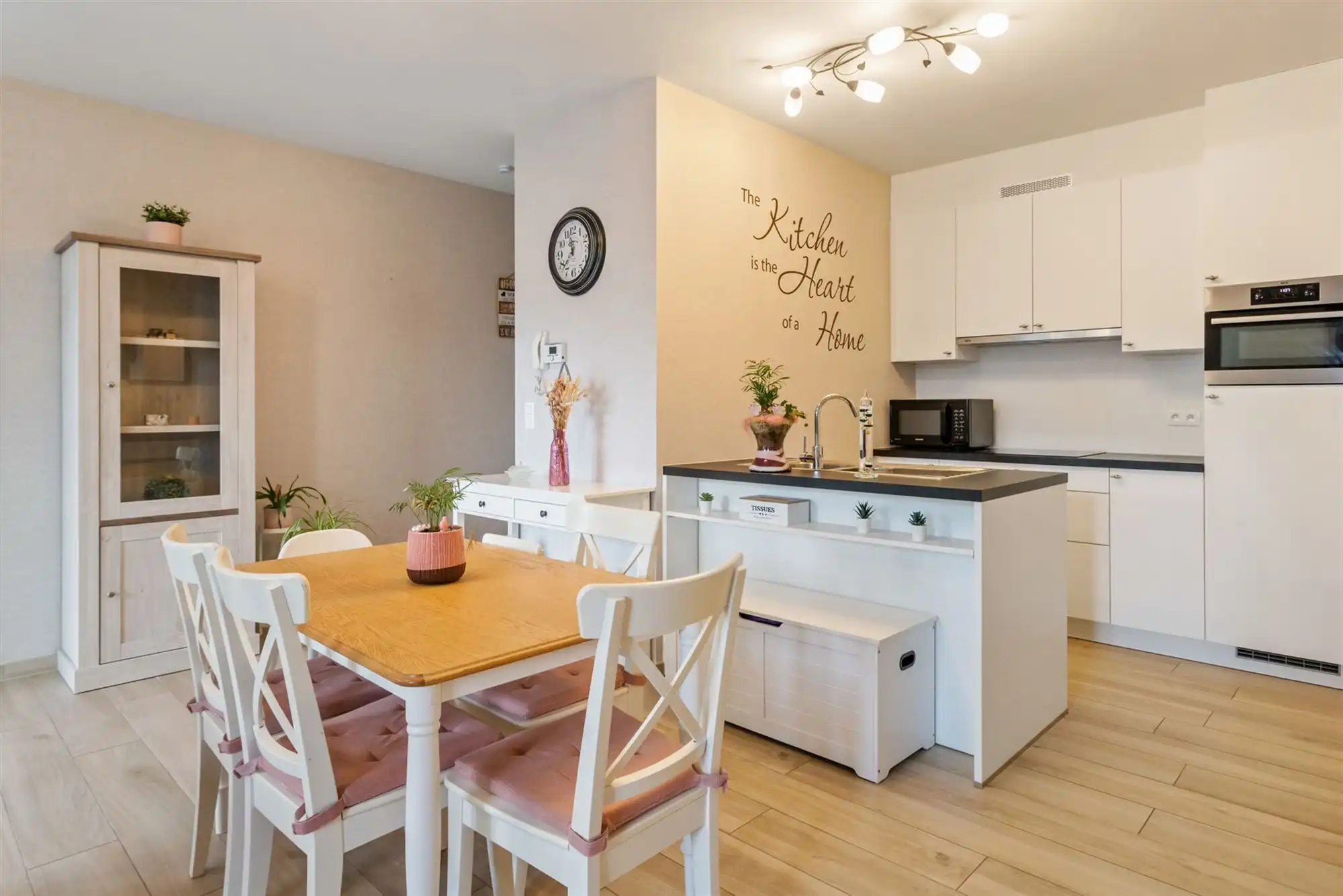 RECENT GELIJKVLOERS APPARTEMENT MET BIJHOREND TERRAS EN RUIME PRIVATE TUIN GELEGEN TE MEERHOUT foto 11