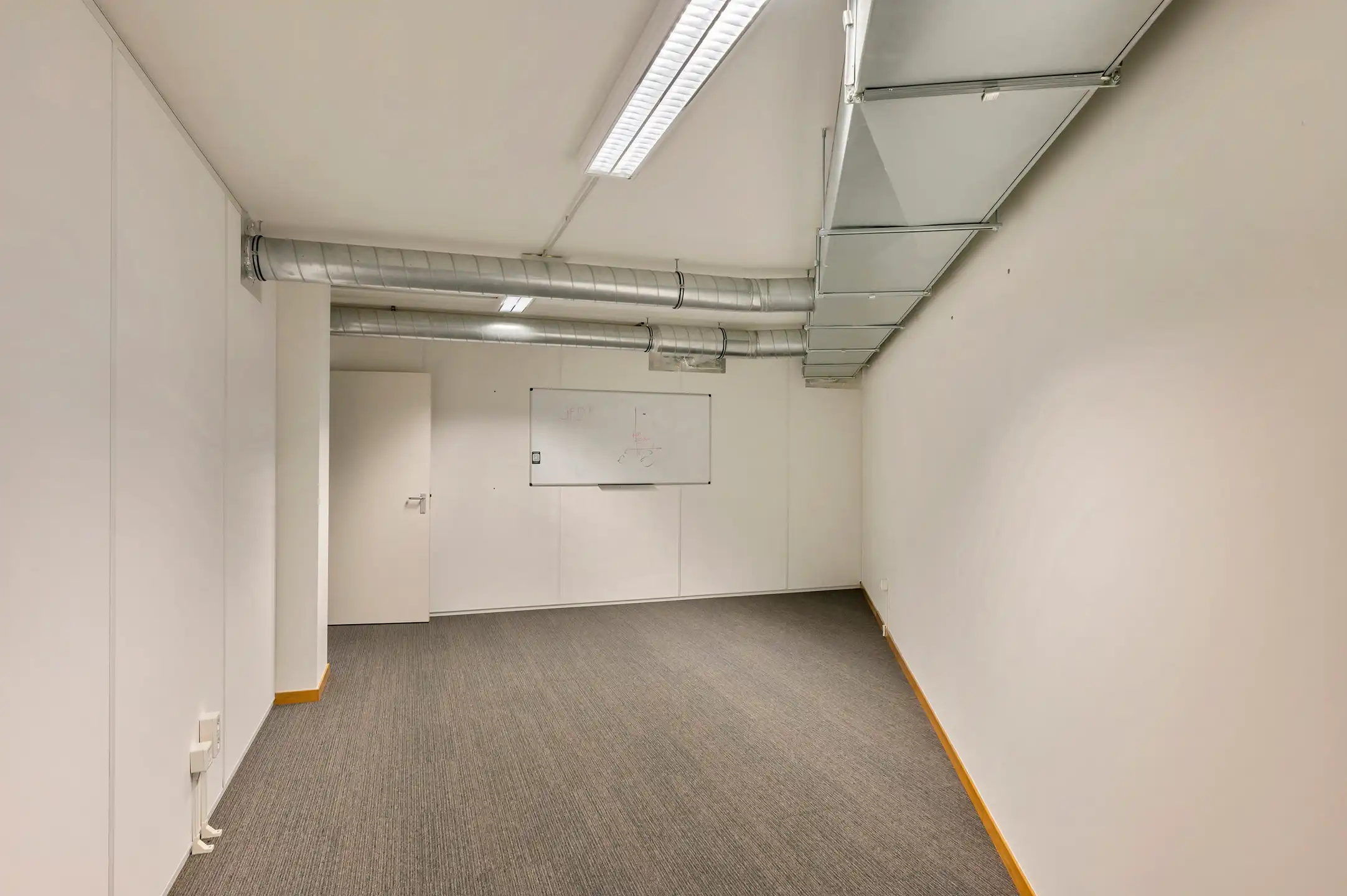 4 gerenoveerde kantoorruimtes (geheel of gedeeltelijk te huren) in een karaktervolle geklasseerde herenwoning met uitstekende bereikbaarheid en ruime parkeervoorzieningen. foto 34
