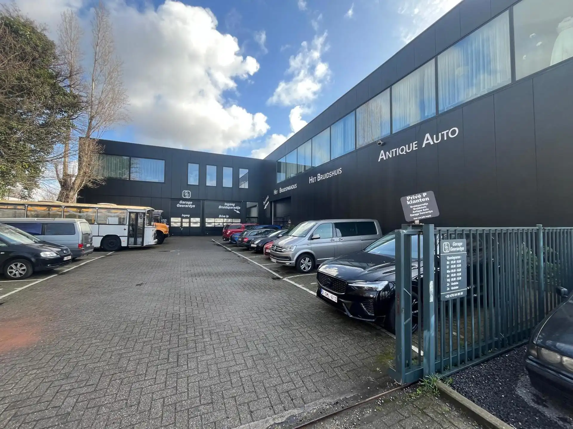 Verrassend ruim hoekgebouw te Merksem industrie foto 14