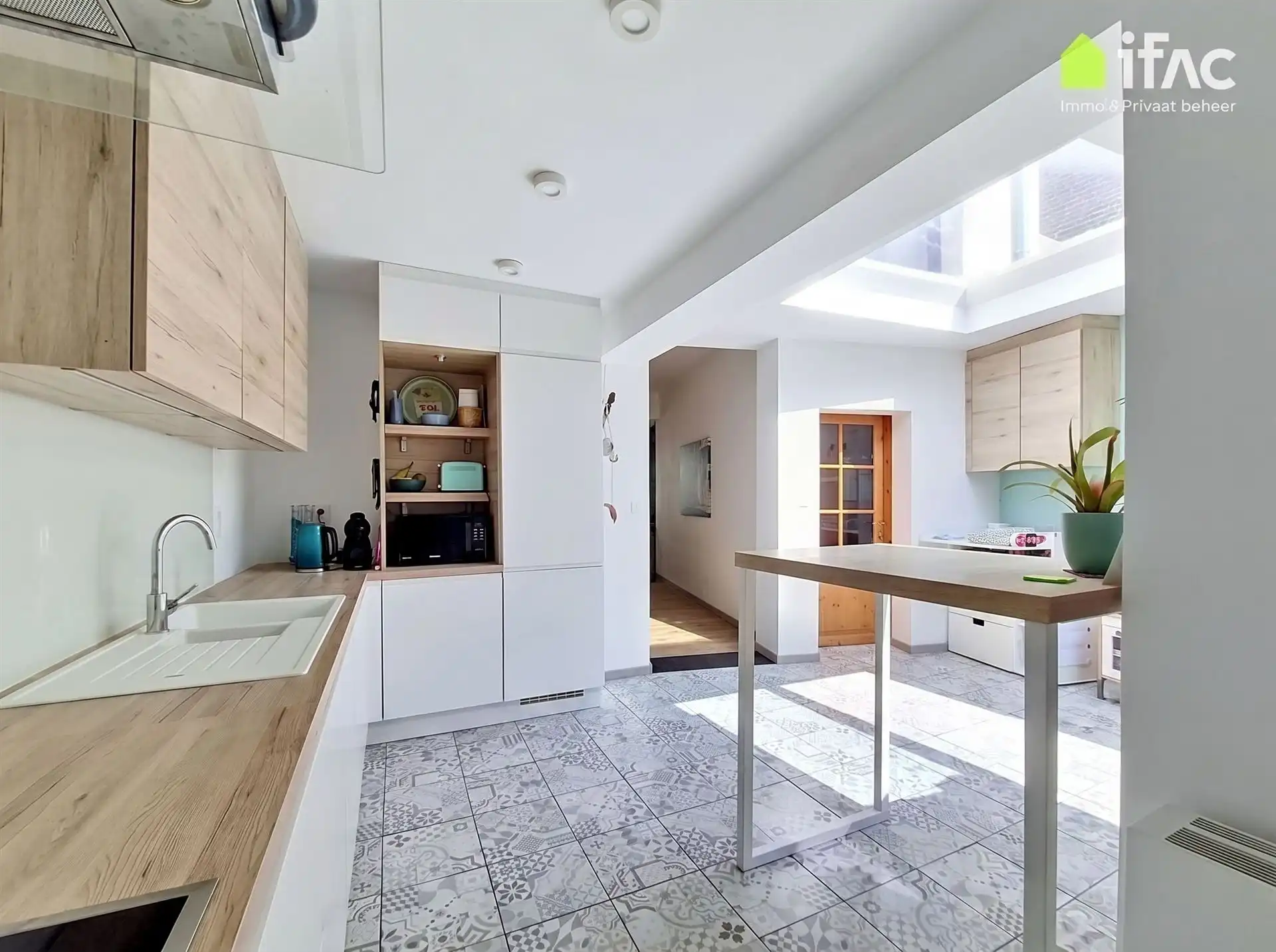Volledig gerenoveerde woning met geweldige tuin op 28a 34ca foto 8