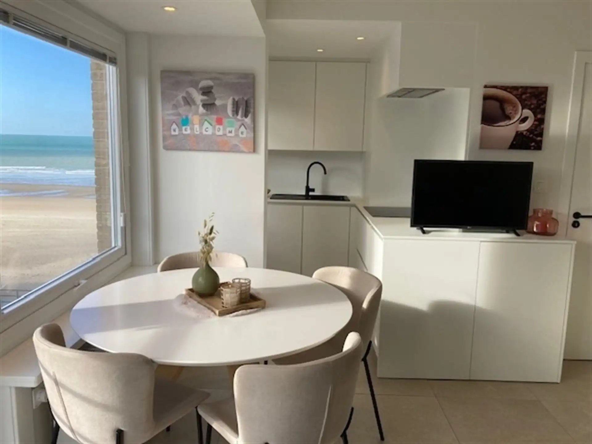 studio foto {{pictureIndex}}