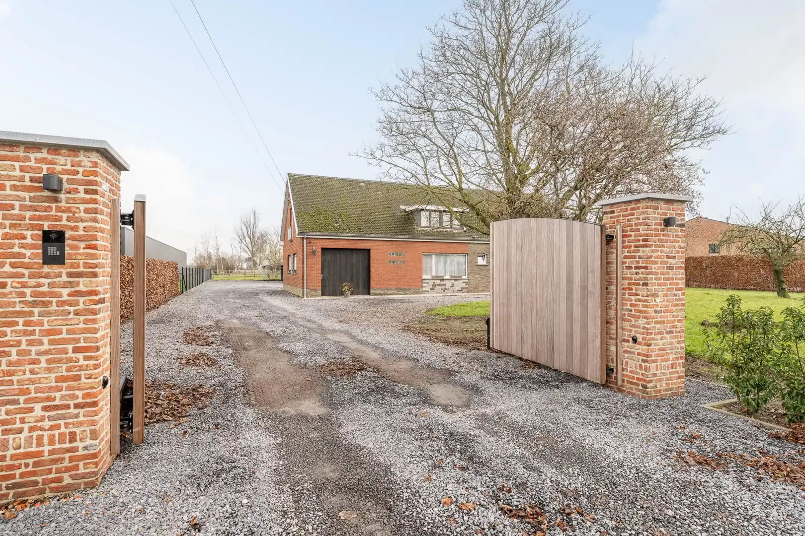 Woning met vernieuwde loods in Gits foto 22