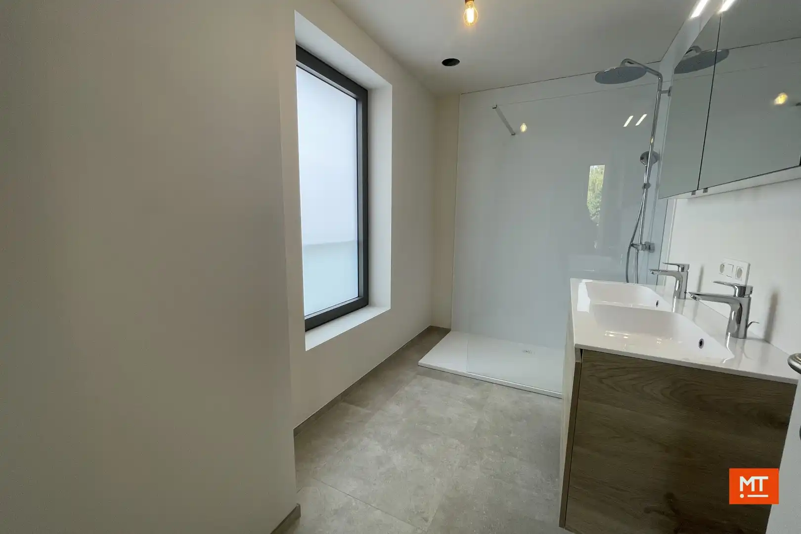 Nieuwbouwwoning te huur met 3 ruime slaapkamers en carport foto 11