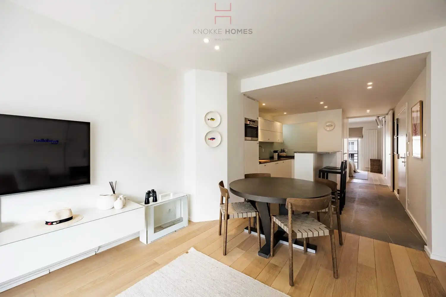 Charmant, ruim 1-kamerappartement met zijdelings zeezicht foto 6