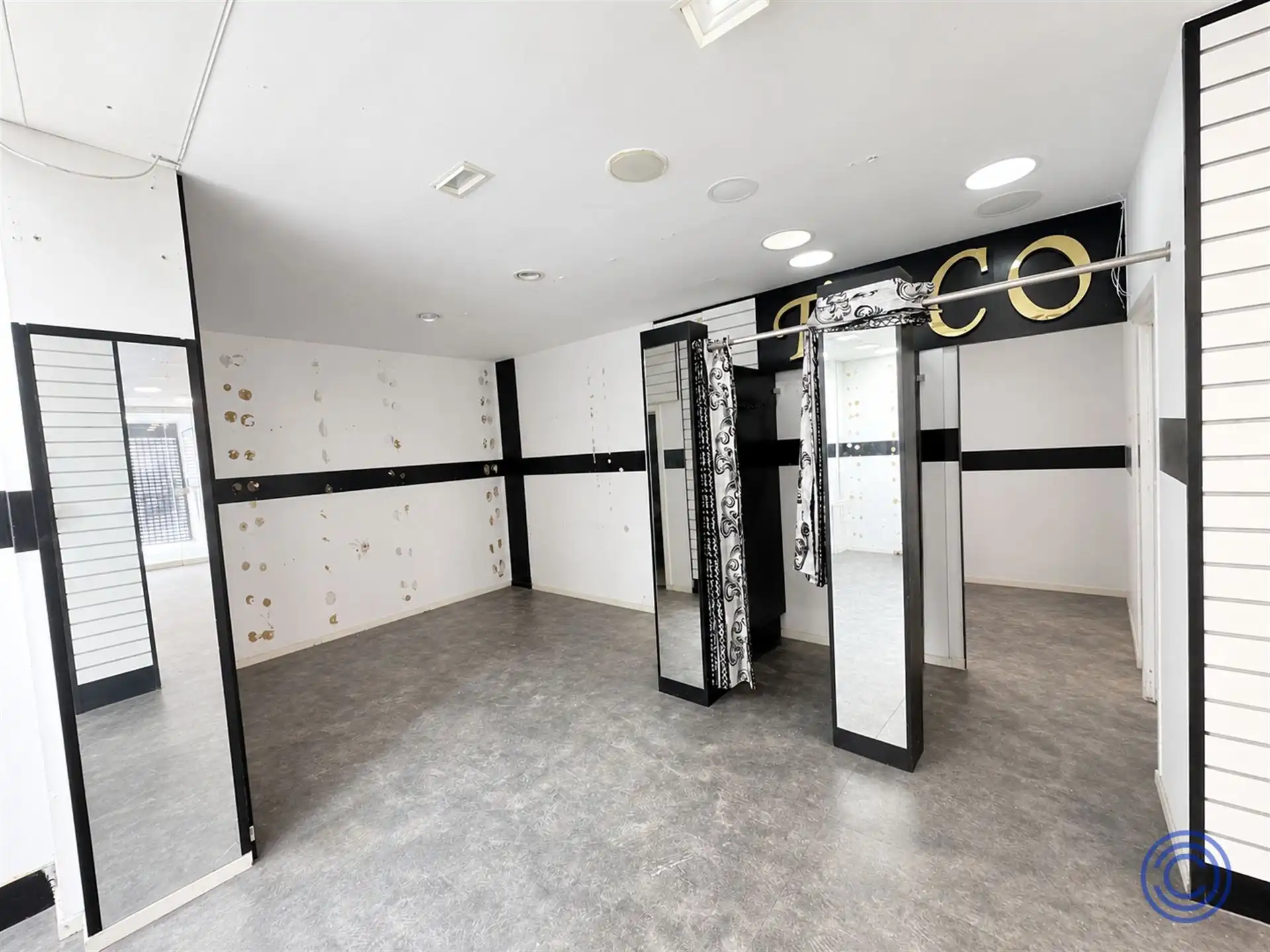 Handelspand ca. 170m² met grote etalage en onderkeldering! foto 5