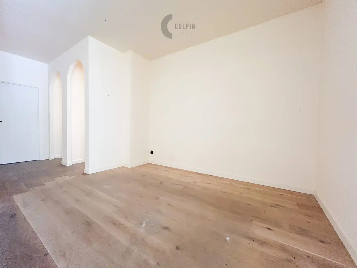 Instapklaar handelspand op topligging in hartje Knokke-Heist, nabij de zeedijk en het Heldenplein. foto 10