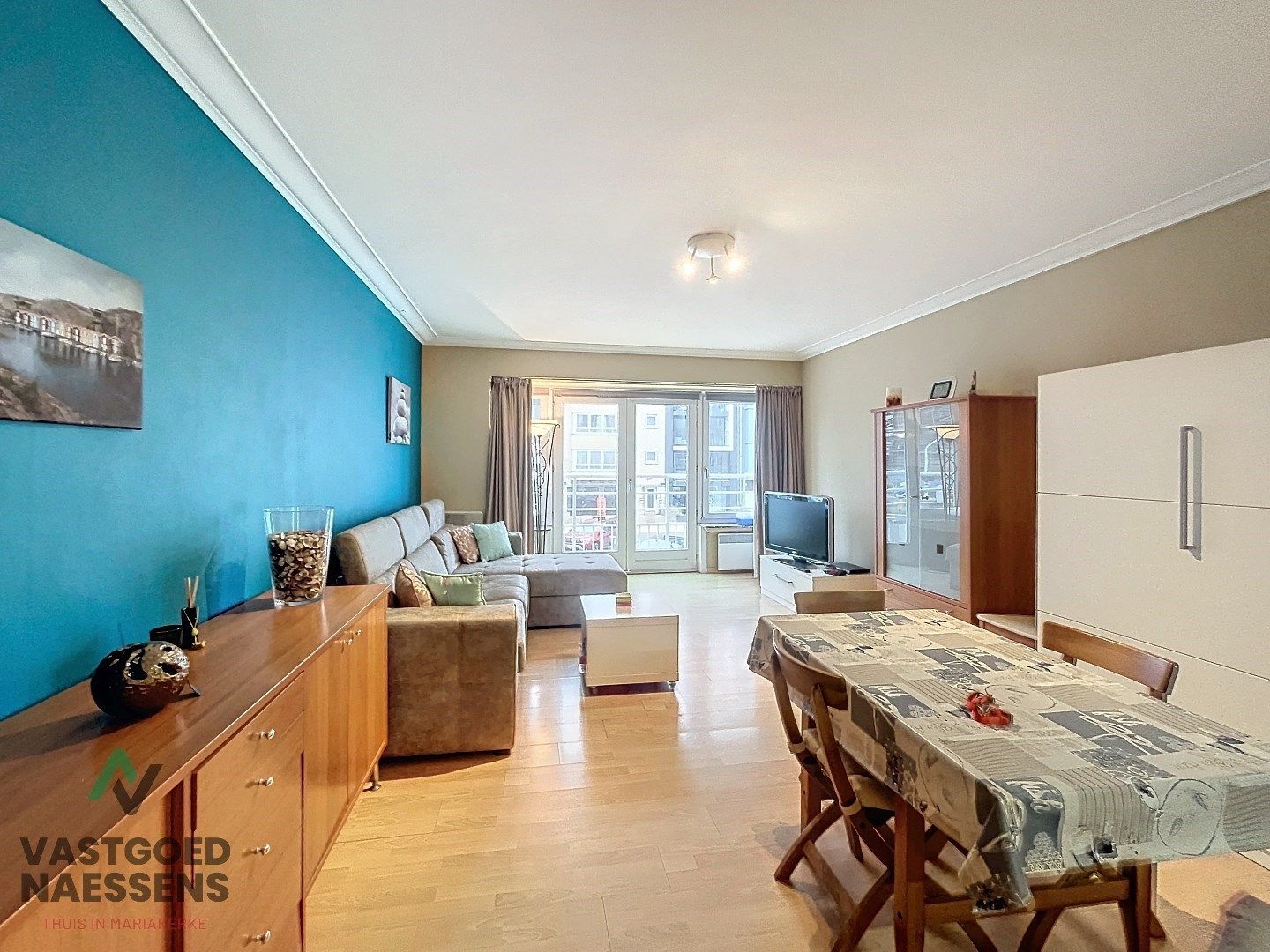 Gemeubelde studio met zijdelings zicht op zee  foto 2