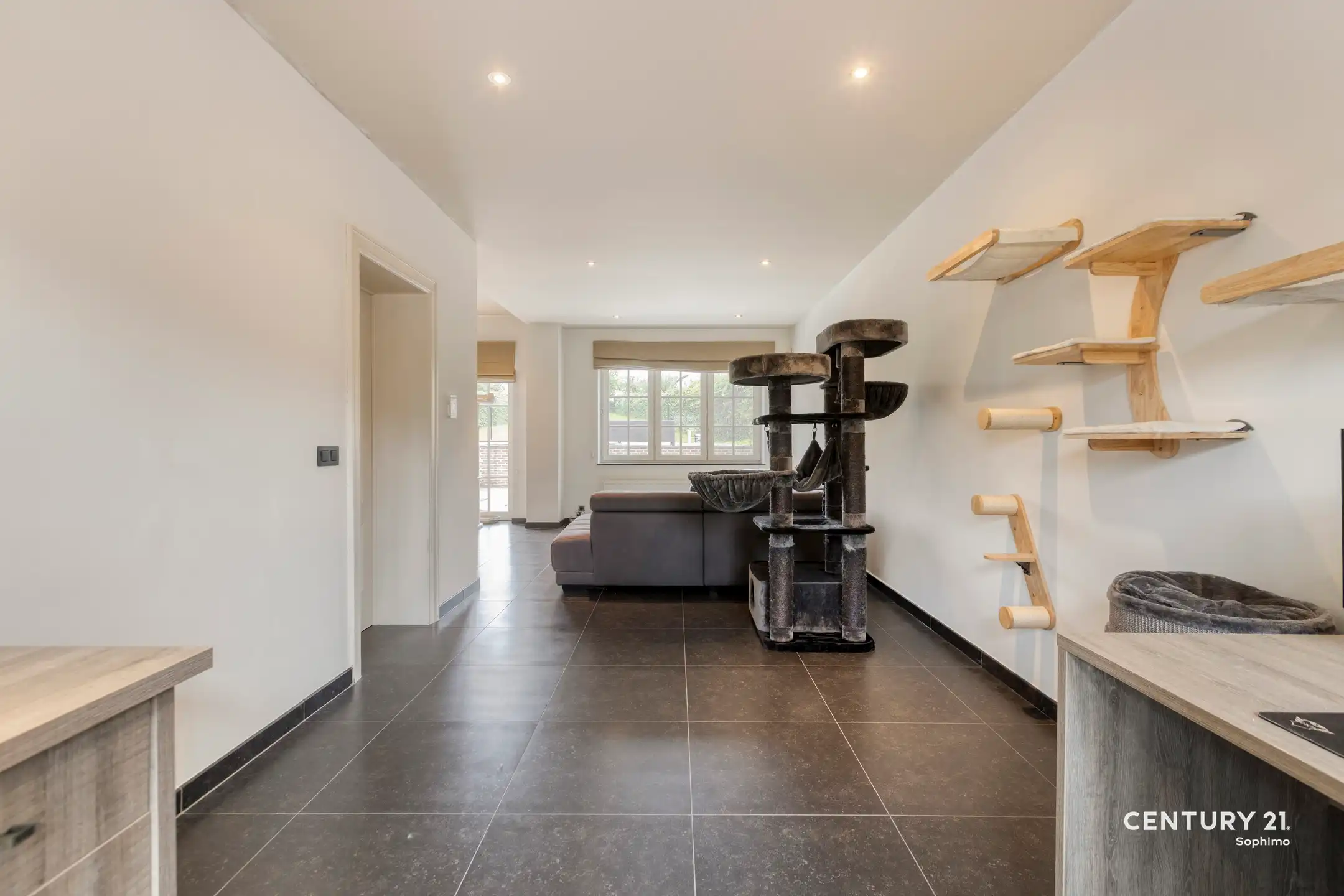 Instapklare woning met vier slaapkamers op perceel van 11a22 foto 7