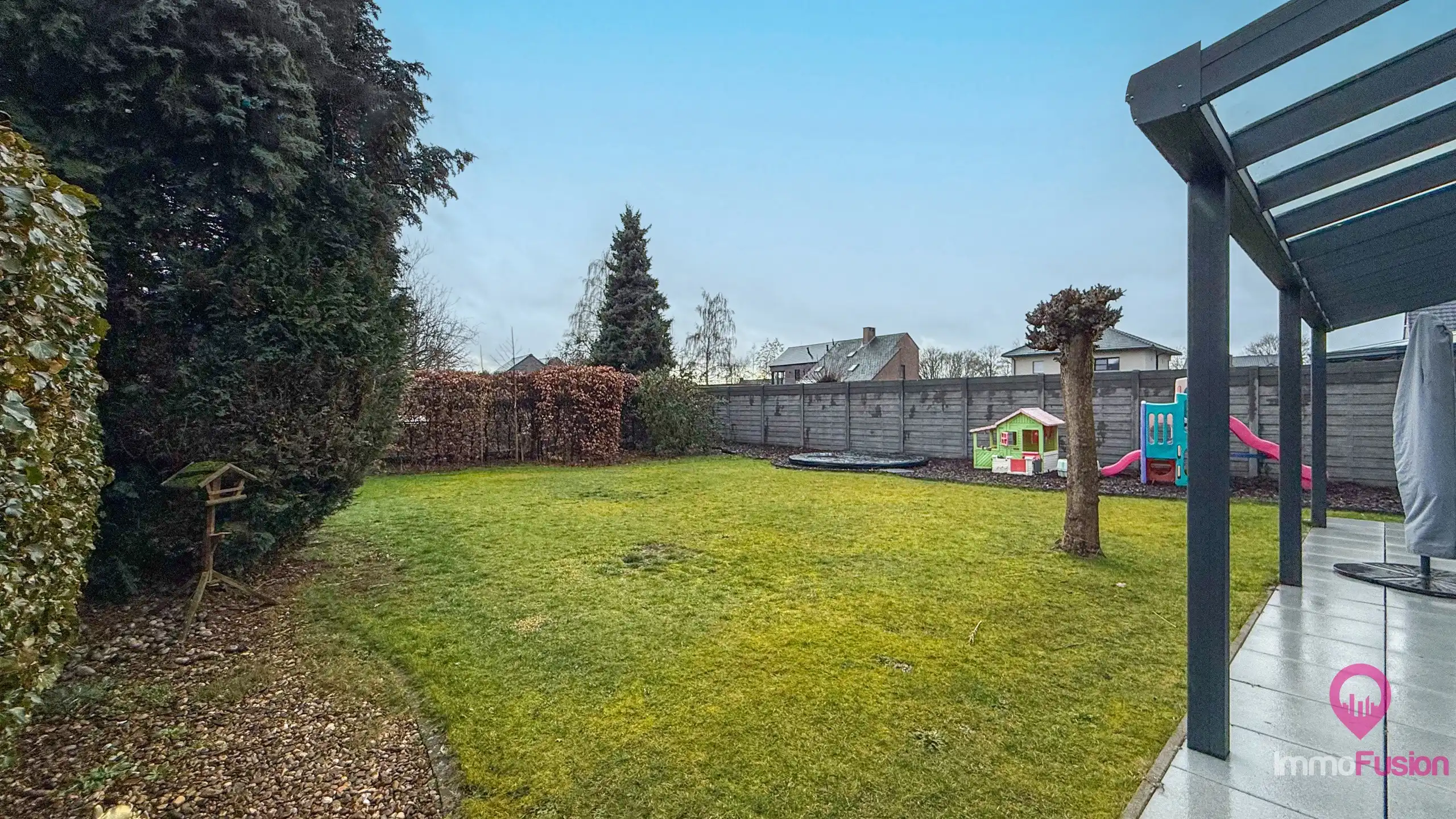 Ruime instapklare open bebouwing met 2 badkamers op 9a grond foto 41