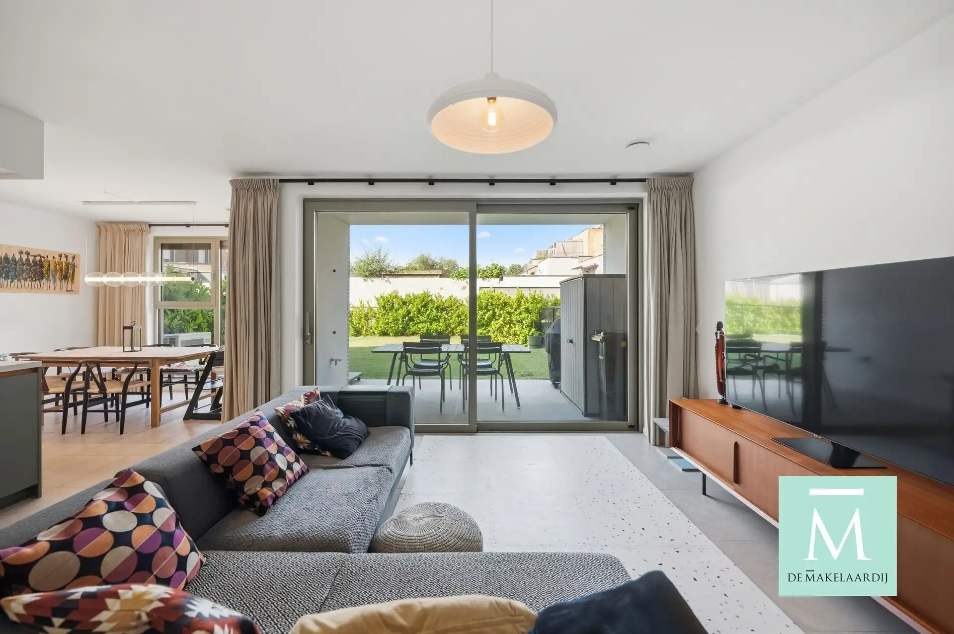 Instapklaar gelijkvloers appartement (2023) met zonnige tuin en laadpaal! foto {{pictureIndex}}