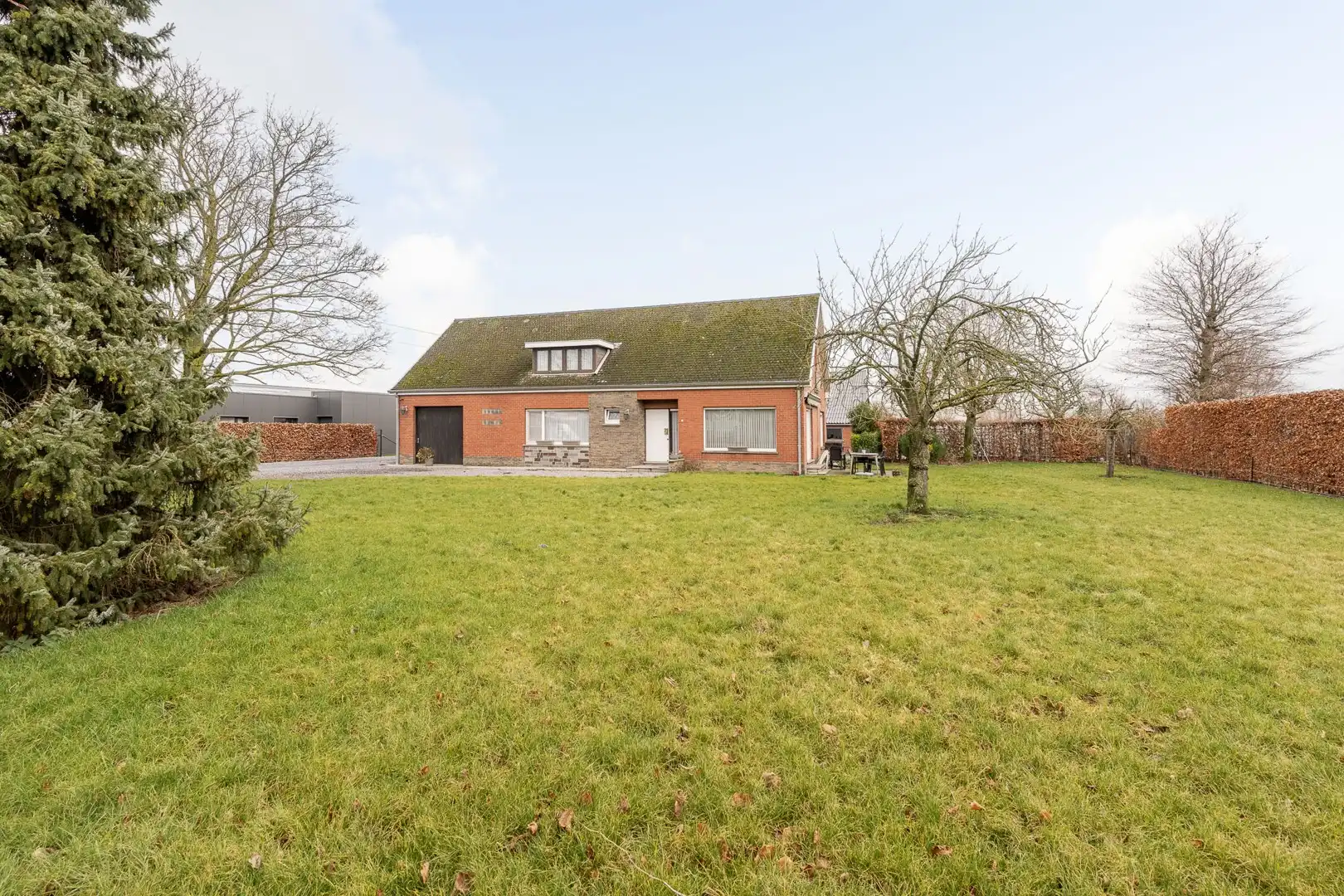 Hoofdfoto van de publicatie: Woning met vernieuwde loods in Gits