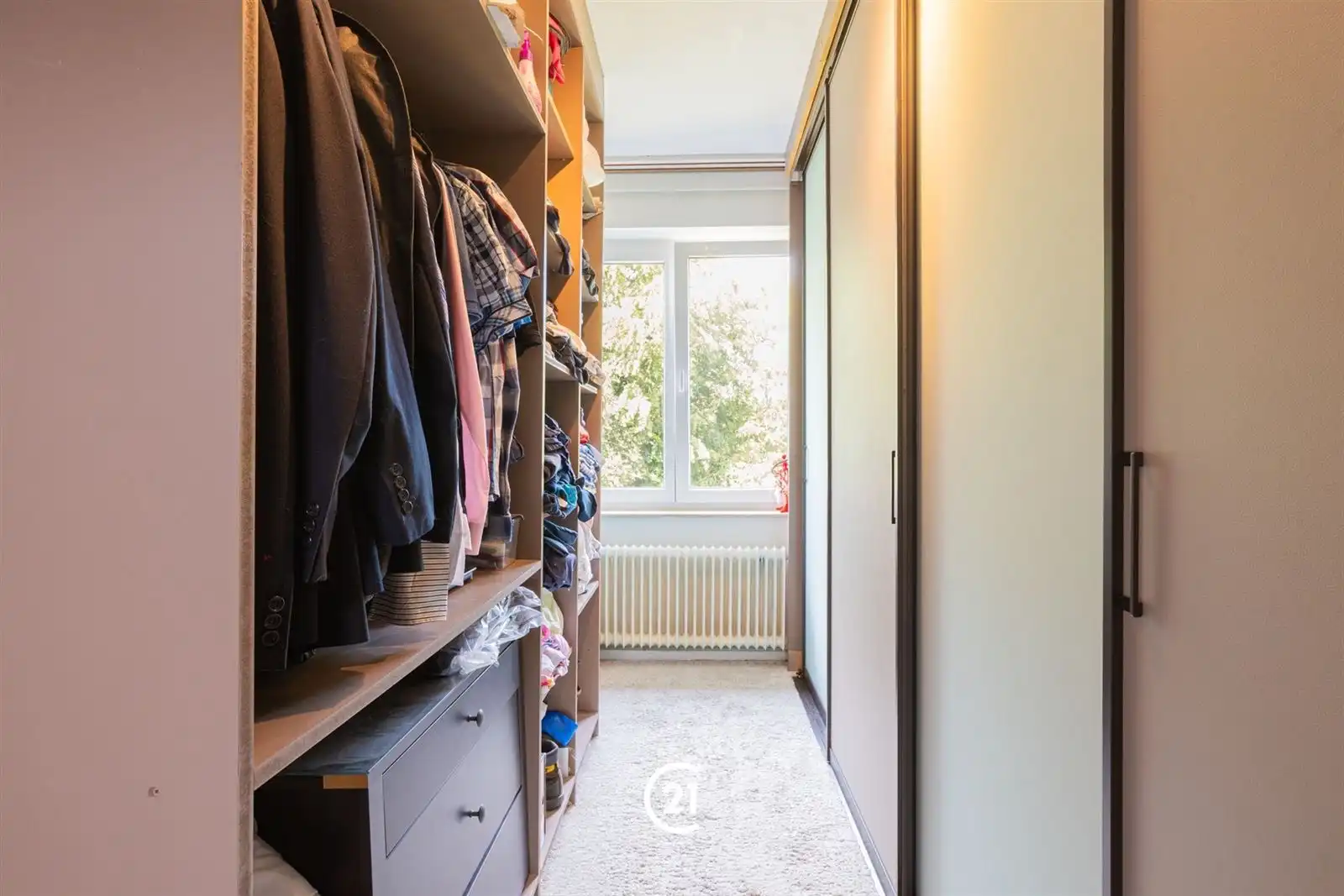  Ruime gezinswoning met 4 slaapkamers, garage en prachtige tuin. foto 18