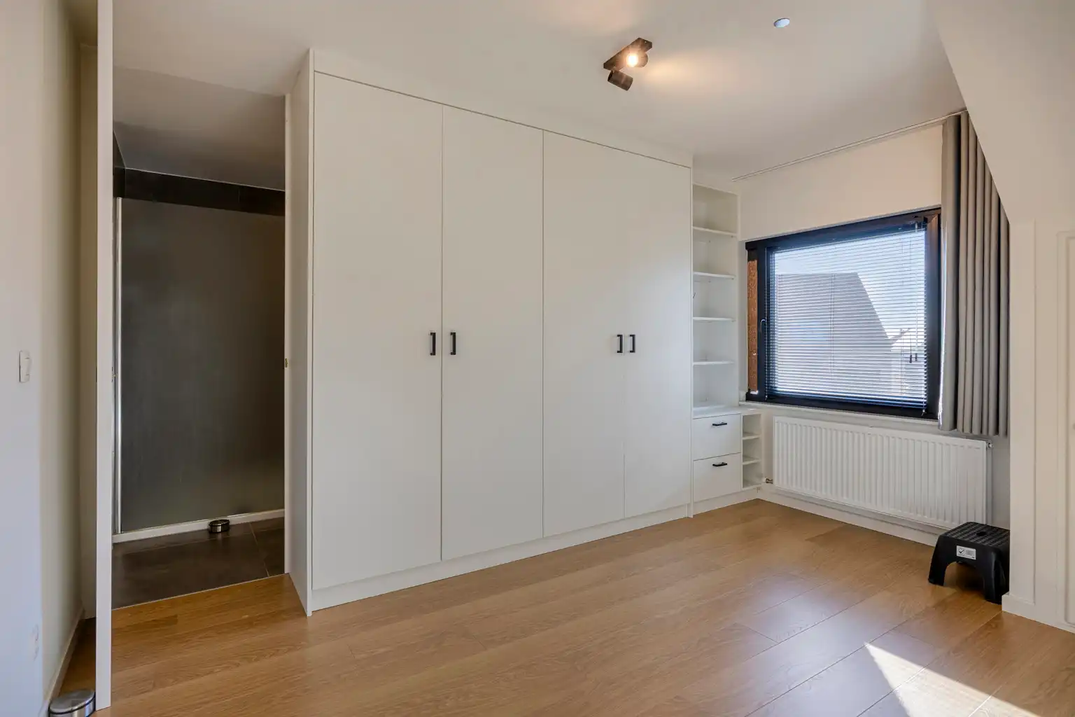 Gerenoveerde gezinswoning met ruime opslagplaats foto 16