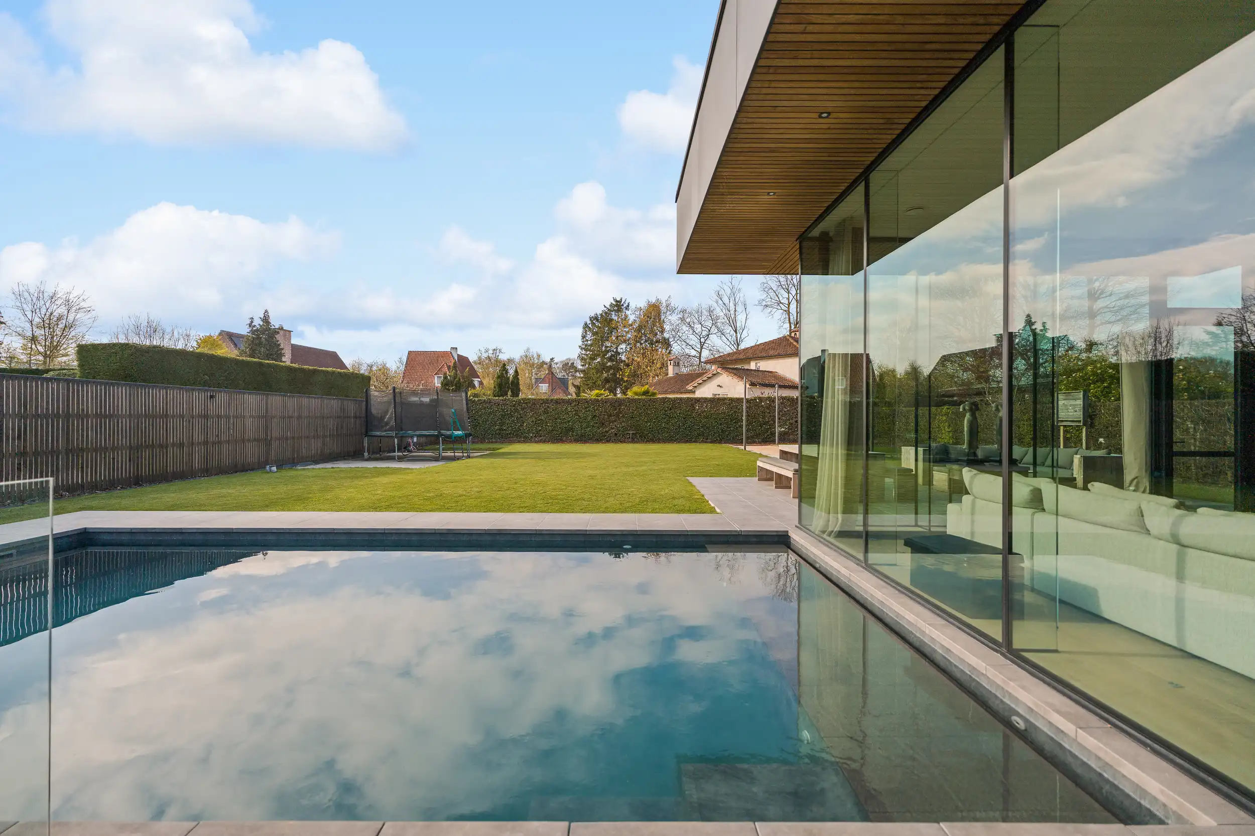 Designvilla in residentiële, doodlopende, woonwijk foto 31