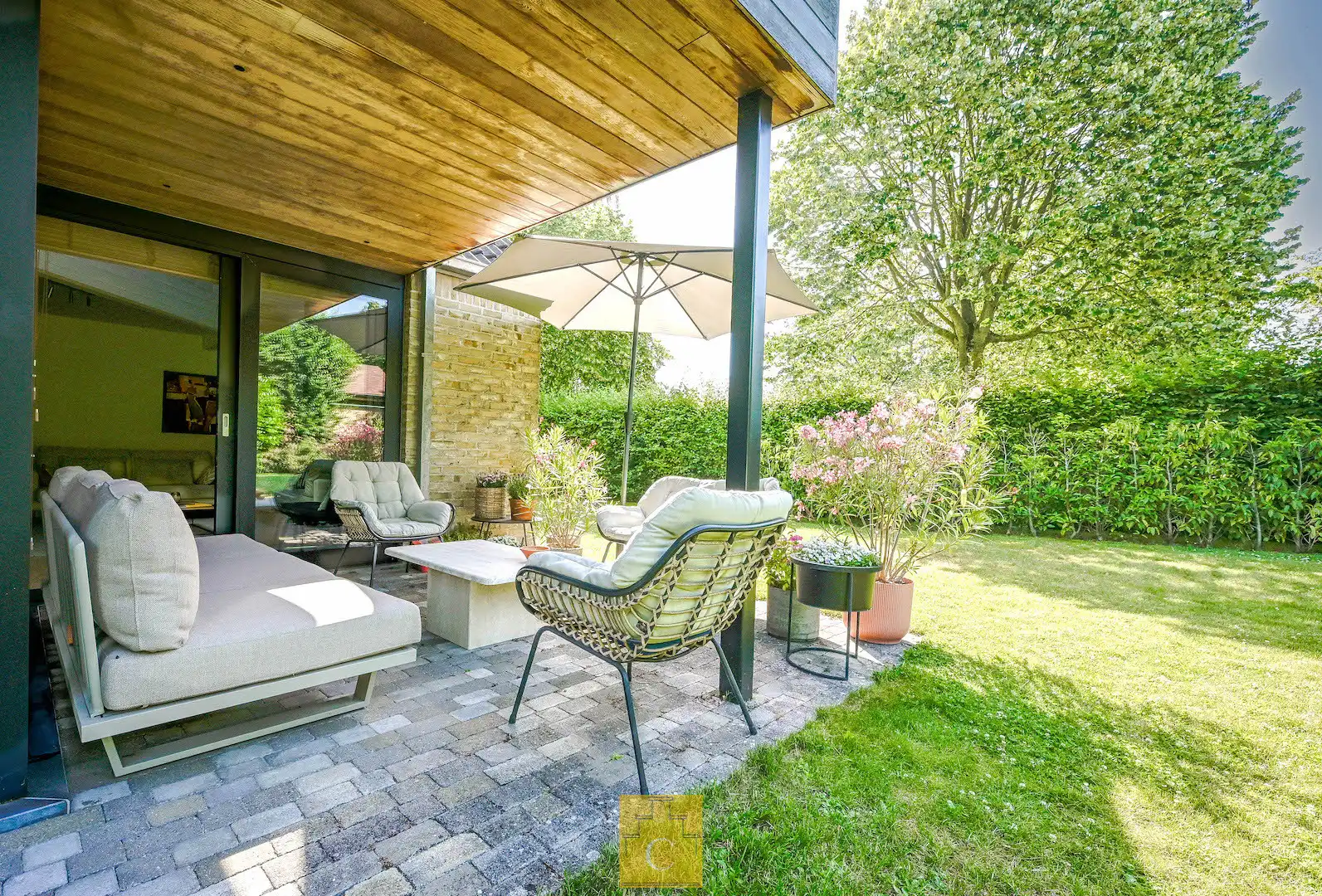 klassiek-moderne villa met garage en sublieme zongerichte tuin, stille ligging in het groen foto 3