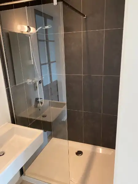 --- NIEUW --- Gerenoveerd en energiezuinig 1-slaapkamerappartement met ruim terras op toplocatie nabij Sint-Pietersstation! foto 4