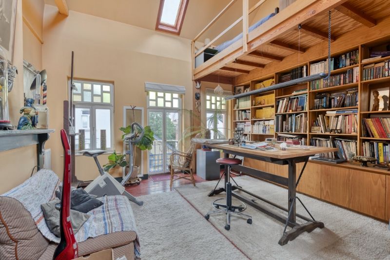 KARAKTERVOLLE BURGERWONING MET TUIN IN EEN RUSTIGE BUURT foto 22